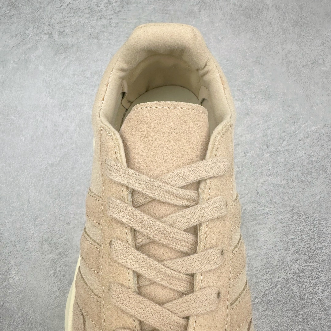 图片[5]-＃福利特价 Fear Of God x AD Athletics Runner Los Angeles 运动跑系列低帮增高系带百搭休闲运动慢跑鞋鞋 FOG联名 低调的一体式配色与高级材质承袭 FOG 一贯风格 鞋带处的锁定扣增加了穿脱便捷性 同时与后跟处的 Fear of God 铭牌一起增加了细节精致感 整体鞋靴造型似乎让人想起了兄弟品牌 Yeezy 的 RNR 系列鞋款 看来「老棉鞋」将在今年秋冬掀起一波全新攻势 尺码：36 36⅔ 37⅓ 38 38⅔ 39⅓ 40 40⅔ 41⅓ 42 42⅔ 43⅓ 44 44⅔ 45-选品中心