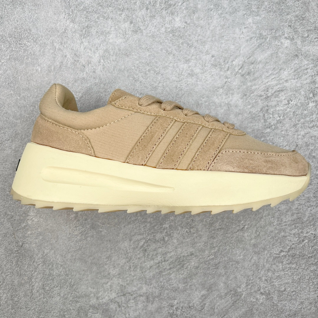 ＃福利特价 Fear Of God x AD Athletics Runner Los Angeles 运动跑系列低帮增高系带百搭休闲运动慢跑鞋鞋 FOG联名 低调的一体式配色与高级材质承袭 FOG 一贯风格 鞋带处的锁定扣增加了穿脱便捷性 同时与后跟处的 Fear of God 铭牌一起增加了细节精致感 整体鞋靴造型似乎让人想起了兄弟品牌 Yeezy 的 RNR 系列鞋款 看来「老棉鞋」将在今年秋冬掀起一波全新攻势 尺码：36 36⅔ 37⅓ 38 38⅔ 39⅓ 40 40⅔ 41⅓ 42 42⅔ 43⅓ 44 44⅔ 45-选品中心