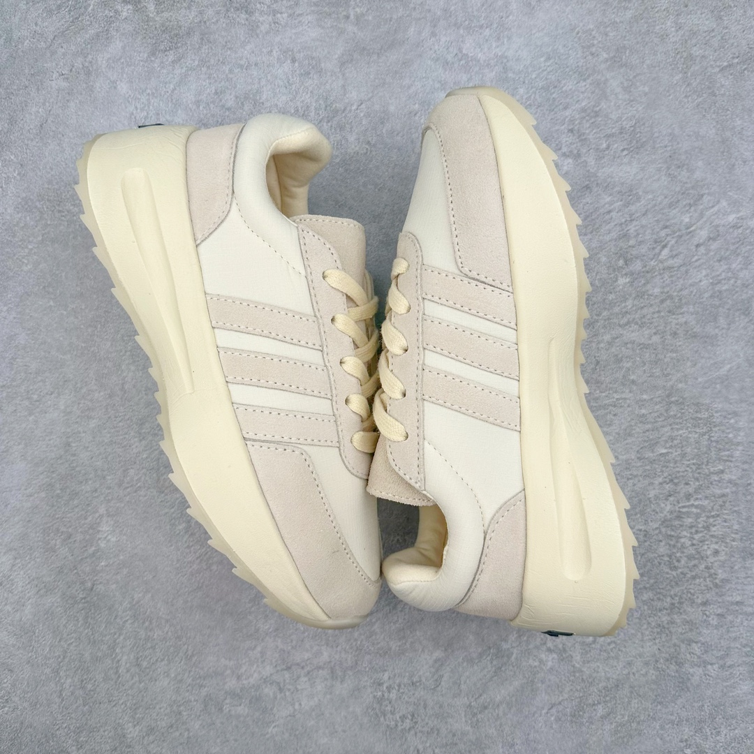 图片[3]-＃福利特价 Fear Of God x AD Athletics Runner Los Angeles 运动跑系列低帮增高系带百搭休闲运动慢跑鞋鞋 FOG联名 低调的一体式配色与高级材质承袭 FOG 一贯风格 鞋带处的锁定扣增加了穿脱便捷性 同时与后跟处的 Fear of God 铭牌一起增加了细节精致感 整体鞋靴造型似乎让人想起了兄弟品牌 Yeezy 的 RNR 系列鞋款 看来「老棉鞋」将在今年秋冬掀起一波全新攻势 尺码：36 36⅔ 37⅓ 38 38⅔ 39⅓ 40 40⅔ 41⅓ 42 42⅔ 43⅓ 44 44⅔ 45-选品中心