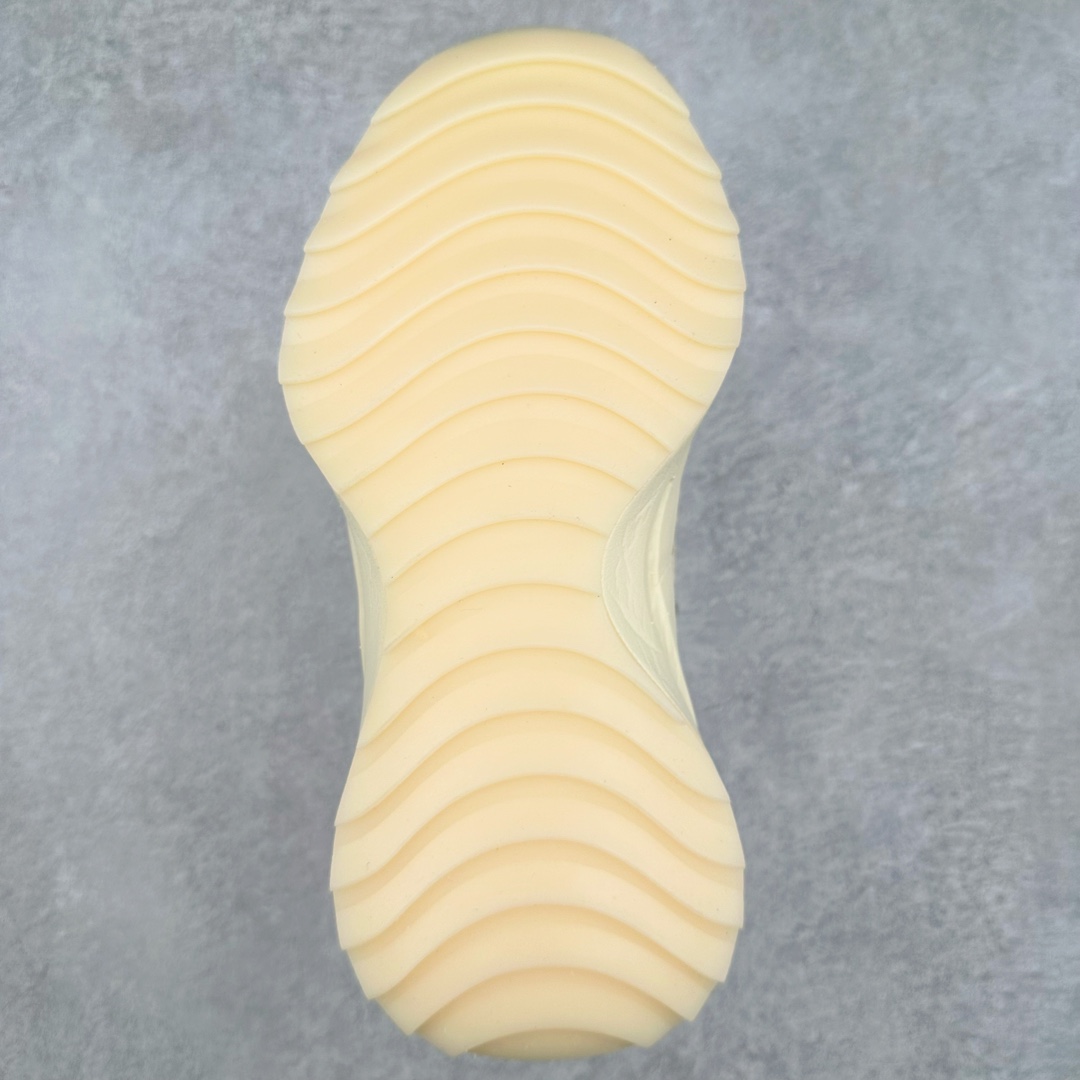 图片[9]-＃福利特价 Fear Of God x AD Athletics Runner Los Angeles 运动跑系列低帮增高系带百搭休闲运动慢跑鞋鞋 FOG联名 低调的一体式配色与高级材质承袭 FOG 一贯风格 鞋带处的锁定扣增加了穿脱便捷性 同时与后跟处的 Fear of God 铭牌一起增加了细节精致感 整体鞋靴造型似乎让人想起了兄弟品牌 Yeezy 的 RNR 系列鞋款 看来「老棉鞋」将在今年秋冬掀起一波全新攻势 尺码：36 36⅔ 37⅓ 38 38⅔ 39⅓ 40 40⅔ 41⅓ 42 42⅔ 43⅓ 44 44⅔ 45-选品中心