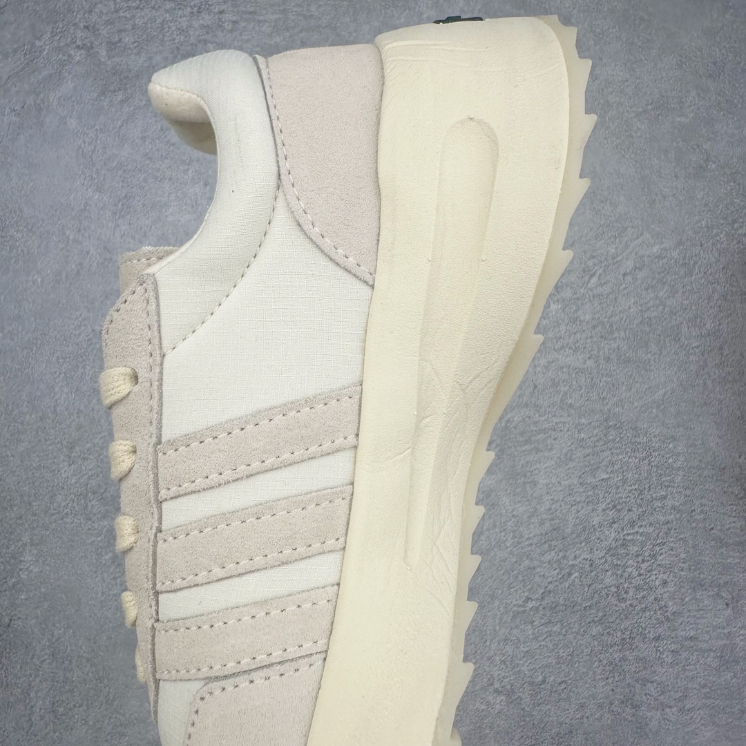 图片[7]-＃福利特价 Fear Of God x AD Athletics Runner Los Angeles 运动跑系列低帮增高系带百搭休闲运动慢跑鞋鞋 FOG联名 低调的一体式配色与高级材质承袭 FOG 一贯风格 鞋带处的锁定扣增加了穿脱便捷性 同时与后跟处的 Fear of God 铭牌一起增加了细节精致感 整体鞋靴造型似乎让人想起了兄弟品牌 Yeezy 的 RNR 系列鞋款 看来「老棉鞋」将在今年秋冬掀起一波全新攻势 尺码：36 36⅔ 37⅓ 38 38⅔ 39⅓ 40 40⅔ 41⅓ 42 42⅔ 43⅓ 44 44⅔ 45-选品中心