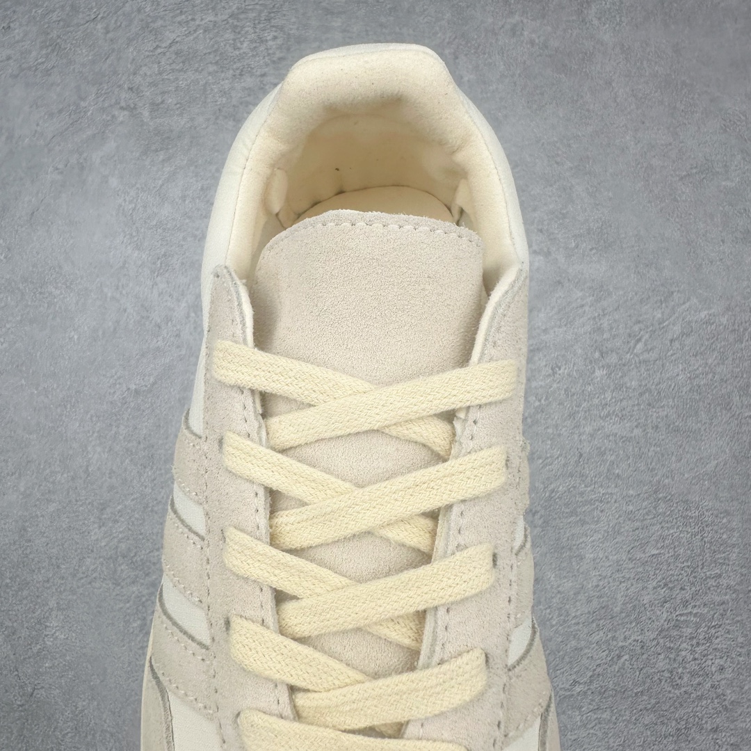 图片[5]-＃福利特价 Fear Of God x AD Athletics Runner Los Angeles 运动跑系列低帮增高系带百搭休闲运动慢跑鞋鞋 FOG联名 低调的一体式配色与高级材质承袭 FOG 一贯风格 鞋带处的锁定扣增加了穿脱便捷性 同时与后跟处的 Fear of God 铭牌一起增加了细节精致感 整体鞋靴造型似乎让人想起了兄弟品牌 Yeezy 的 RNR 系列鞋款 看来「老棉鞋」将在今年秋冬掀起一波全新攻势 尺码：36 36⅔ 37⅓ 38 38⅔ 39⅓ 40 40⅔ 41⅓ 42 42⅔ 43⅓ 44 44⅔ 45-选品中心