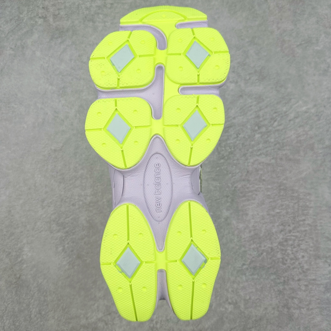 图片[9]-New Balance NB9060 复古运动鞋 新百伦又带来了新鞋型 并且是与芝加哥街头品牌 Joe Freshgoods 的联名款 鞋身主体采用了类似 990 系列的设计风格 与传统复古慢跑鞋区别不大 最大的变化就是鞋底部分 在传统设计的中底外层 增加了多个分区的模块 圆润的线条设计与我们熟悉的 New Balance 风格截然不同 但与同样充满弧形线条的鞋面搭配 看起来毫无违和感 尺码：36-45-选品中心