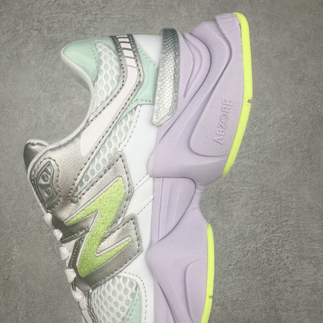 图片[7]-New Balance NB9060 复古运动鞋 新百伦又带来了新鞋型 并且是与芝加哥街头品牌 Joe Freshgoods 的联名款 鞋身主体采用了类似 990 系列的设计风格 与传统复古慢跑鞋区别不大 最大的变化就是鞋底部分 在传统设计的中底外层 增加了多个分区的模块 圆润的线条设计与我们熟悉的 New Balance 风格截然不同 但与同样充满弧形线条的鞋面搭配 看起来毫无违和感 尺码：36-45-选品中心