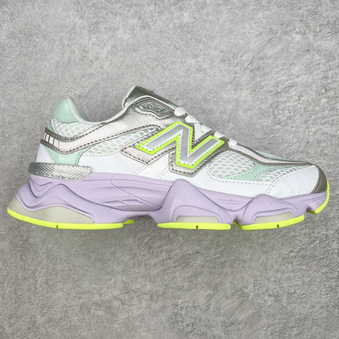 New Balance NB9060 复古运动鞋 新百伦又带来了新鞋型 并且是与芝加哥街头品牌 Joe Freshgoods 的联名款 鞋身主体采用了类似 990 系列的设计风格 与传统复古慢跑鞋区别不大 最大的变化就是鞋底部分 在传统设计的中底外层 增加了多个分区的模块 圆润的线条设计与我们熟悉的 New Balance 风格截然不同 但与同样充满弧形线条的鞋面搭配 看起来毫无违和感 尺码：36-45-选品中心