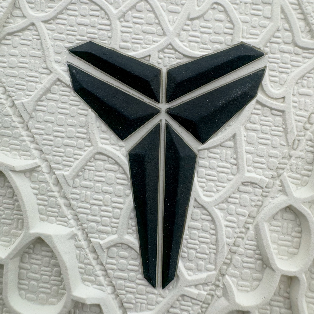 图片[21]-＃K1 NK Zoom Kobe 6 科比六代签名实战篮球鞋 灰粉 PE2024-001 欧美外贸平台特供版 全网唯一开发至49.5 50.5码 主攻中端市场 全套原纸板楦头开发 确保原汁原味 完美呈现版型 一比一鞋头弧度高度鞋身弧度 细节品控鞋型完美 原厂TPU网格鞋带扣 正确内里网布 前后气垫加持 信仰绝不减配 全鞋身材料卡色独家定制 SWOOSH 蛇鳞 正确珠光效果（内嵌珍珠粉）独家前掌Zoom Turbo 后掌马蹄Zoom缓震 内置全真动态飞线 独家复刻U型缓震垫带独立钢印 十年情怀 这里完美落地 一个月独家售后 为实战保驾护航 尺码：39 40 40.5 41 42 42.5 43 44 44.5 45 45.5 46 47.5 48.5 49.5 50.5-选品中心