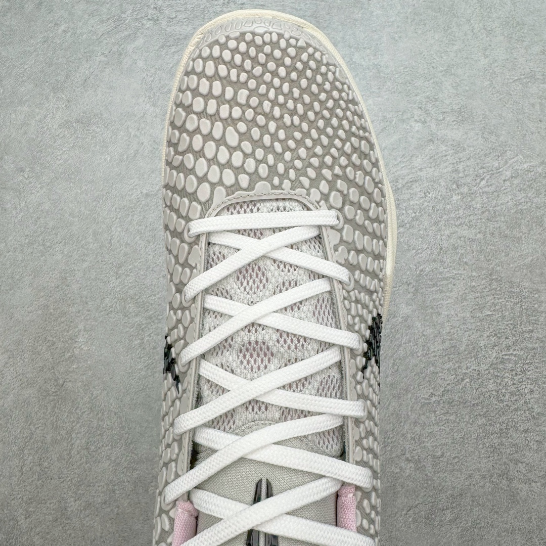 图片[4]-＃K1 NK Zoom Kobe 6 科比六代签名实战篮球鞋 灰粉 PE2024-001 欧美外贸平台特供版 全网唯一开发至49.5 50.5码 主攻中端市场 全套原纸板楦头开发 确保原汁原味 完美呈现版型 一比一鞋头弧度高度鞋身弧度 细节品控鞋型完美 原厂TPU网格鞋带扣 正确内里网布 前后气垫加持 信仰绝不减配 全鞋身材料卡色独家定制 SWOOSH 蛇鳞 正确珠光效果（内嵌珍珠粉）独家前掌Zoom Turbo 后掌马蹄Zoom缓震 内置全真动态飞线 独家复刻U型缓震垫带独立钢印 十年情怀 这里完美落地 一个月独家售后 为实战保驾护航 尺码：39 40 40.5 41 42 42.5 43 44 44.5 45 45.5 46 47.5 48.5 49.5 50.5-选品中心