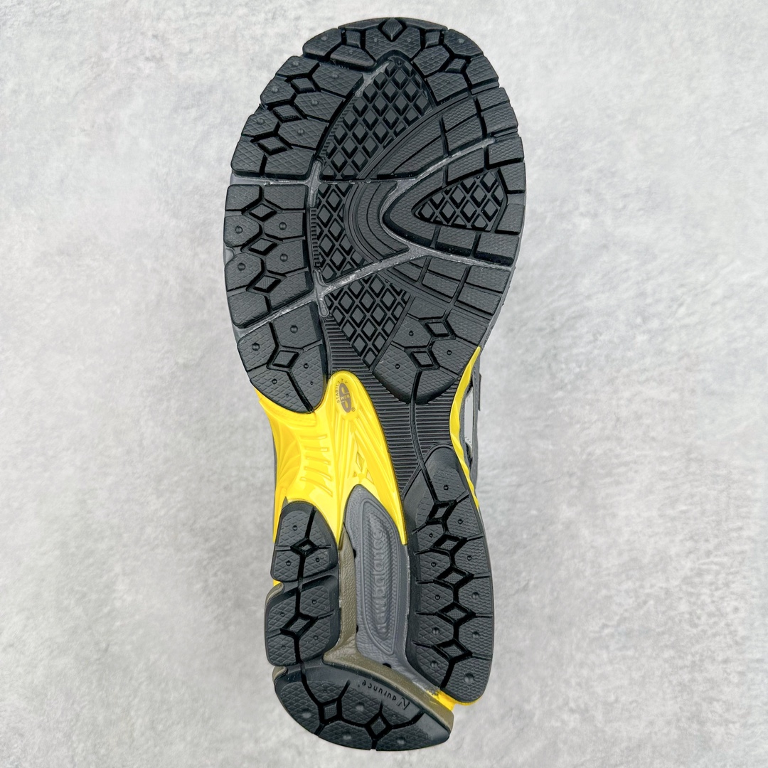 图片[9]-New Balance M1906R NB新百伦系列复古老爹风休闲运动慢跑鞋 采用轻质牛剖革拼接透气网眼衬垫织物鞋面材质 T-Beam大底提供足步弓支撑 保持步态稳定#后跟搭载外露缓震胶 鞋身整体以各种深浅不一的灰色覆盖 鞋头以淡蓝色调装饰，网眼衬垫通过不规律的色块实现做旧的美感 泛黄的鞋底更是进一步增添了复古气息 尺码：36 37 37.5 38 38.5 39.5 40 40.5 41.5 42 42.5 43 44 45-选品中心