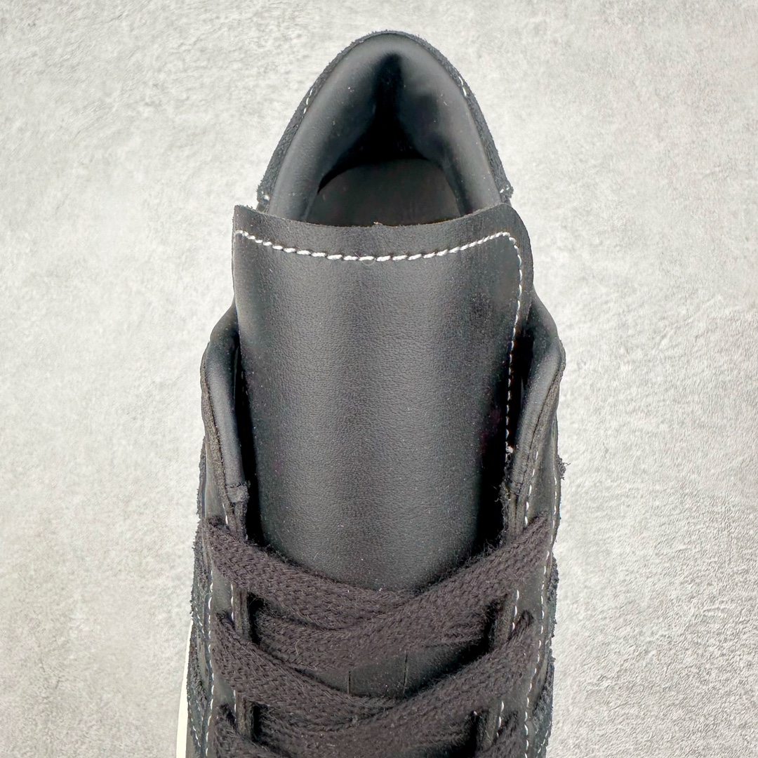 图片[5]-AD Originals Superstar 经典复古贝壳头板鞋 ID8650 诞生于1969年 是第一双将全皮面鞋 身与橡胶鞋头结合在一起的低帮篮球鞋 Superstar最开始 是作为高帮篮球鞋Pro Model的低帮版本而出现的 但因为其独特和醒目的橡胶鞋头造型而让大家熟知 被大家形象地称为\\\”shelltoe\\\”贝壳头 在70年代的美国职业篮球场上 接近3/4的NBA球员都将这双Superstar作为场上用鞋 80年代之后 经过不断的改良和发展 Superstar逐渐成为横跨时装、音乐、街头文化、休闲和运动等各大领域的时尚潮鞋 尺码：36 36.5 37 38 38.5 39 40 40.5 41 42 42.5 43 44 44.5 45-选品中心