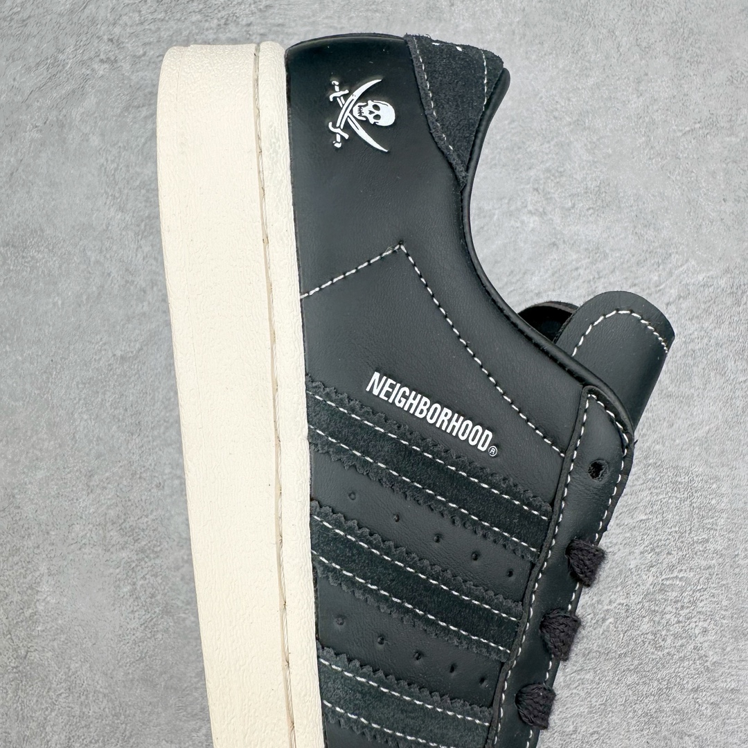 图片[6]-AD Originals Superstar 经典复古贝壳头板鞋 ID8650 诞生于1969年 是第一双将全皮面鞋 身与橡胶鞋头结合在一起的低帮篮球鞋 Superstar最开始 是作为高帮篮球鞋Pro Model的低帮版本而出现的 但因为其独特和醒目的橡胶鞋头造型而让大家熟知 被大家形象地称为\\\”shelltoe\\\”贝壳头 在70年代的美国职业篮球场上 接近3/4的NBA球员都将这双Superstar作为场上用鞋 80年代之后 经过不断的改良和发展 Superstar逐渐成为横跨时装、音乐、街头文化、休闲和运动等各大领域的时尚潮鞋 尺码：36 36.5 37 38 38.5 39 40 40.5 41 42 42.5 43 44 44.5 45-选品中心