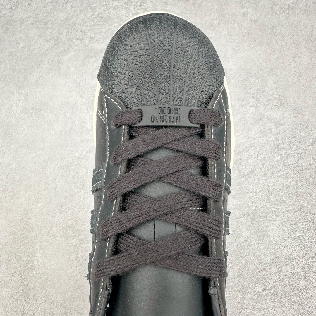 图片[4]-AD Originals Superstar 经典复古贝壳头板鞋 ID8650 诞生于1969年 是第一双将全皮面鞋 身与橡胶鞋头结合在一起的低帮篮球鞋 Superstar最开始 是作为高帮篮球鞋Pro Model的低帮版本而出现的 但因为其独特和醒目的橡胶鞋头造型而让大家熟知 被大家形象地称为\\\”shelltoe\\\”贝壳头 在70年代的美国职业篮球场上 接近3/4的NBA球员都将这双Superstar作为场上用鞋 80年代之后 经过不断的改良和发展 Superstar逐渐成为横跨时装、音乐、街头文化、休闲和运动等各大领域的时尚潮鞋 尺码：36 36.5 37 38 38.5 39 40 40.5 41 42 42.5 43 44 44.5 45-选品中心