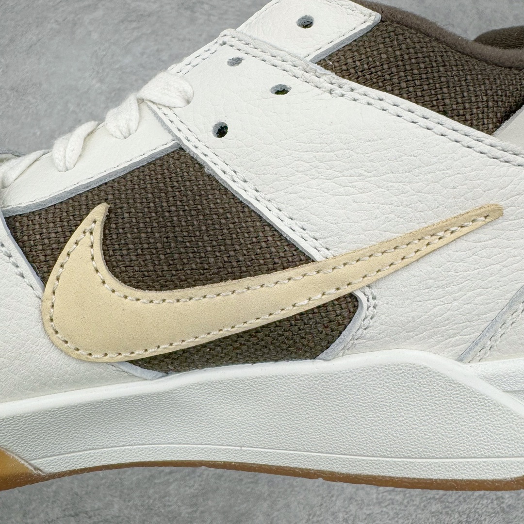 图片[14]-＃KZ纯原 Travis Scott x Jordan AJ Cut The Check TS倒钩联名魔术贴篮球鞋 军绿白 FZ8117-100 注意默认配原盒盒子配套布袋不用加钱 退货丢失扣30元 原厂全套原楦原纸板冲刀磨具开发 原厂皮料加持 原厂港宝加持定型后跟R度完美 同源原厂电绣 鬼脸飞翼针数密度立体效果一致 百分百一致原鞋 原厂拉帮工艺 针距密度一致 后跟弧度收口自然不对折 极致一眼正品既视感 进口玻璃冲刀皮料裁剪零毛边 全鞋电脑针车工艺 品控清洁度最高QC检验标准 免检产品 原厂订购鞋盒、布袋、鞋标、防尘纸、鞋撑、鞋带 追求极致的原厂味道 配色方面采用白色为基础 搭配棕色框架呈现 完美还原了初代倒钩的配色设计 细节方面 标志性的反钩Swoosh采用米色点缀 鞋面还带有特殊的魔术贴细节 此外在鞋舌、后跟部分均带有Cactus Jack厂牌Logo 彰显鞋款特殊身份 尺码：36 36.5 37.5 38 38.5 39 40 40.5 41 42 42.5 43 44 44.5 45 46 47.5-选品中心