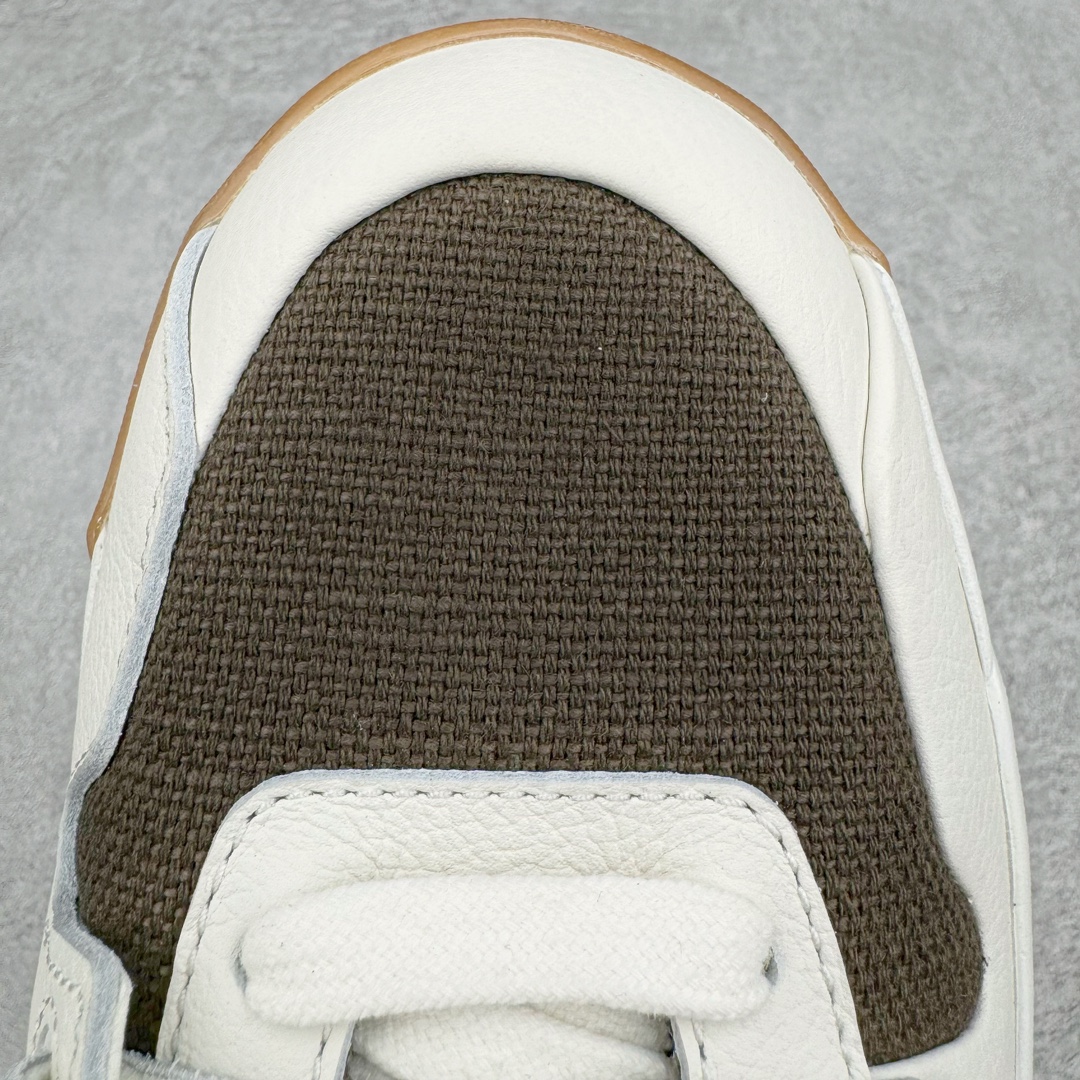 图片[19]-＃KZ纯原 Travis Scott x Jordan AJ Cut The Check TS倒钩联名魔术贴篮球鞋 军绿白 FZ8117-100 注意默认配原盒盒子配套布袋不用加钱 退货丢失扣30元 原厂全套原楦原纸板冲刀磨具开发 原厂皮料加持 原厂港宝加持定型后跟R度完美 同源原厂电绣 鬼脸飞翼针数密度立体效果一致 百分百一致原鞋 原厂拉帮工艺 针距密度一致 后跟弧度收口自然不对折 极致一眼正品既视感 进口玻璃冲刀皮料裁剪零毛边 全鞋电脑针车工艺 品控清洁度最高QC检验标准 免检产品 原厂订购鞋盒、布袋、鞋标、防尘纸、鞋撑、鞋带 追求极致的原厂味道 配色方面采用白色为基础 搭配棕色框架呈现 完美还原了初代倒钩的配色设计 细节方面 标志性的反钩Swoosh采用米色点缀 鞋面还带有特殊的魔术贴细节 此外在鞋舌、后跟部分均带有Cactus Jack厂牌Logo 彰显鞋款特殊身份 尺码：36 36.5 37.5 38 38.5 39 40 40.5 41 42 42.5 43 44 44.5 45 46 47.5-选品中心