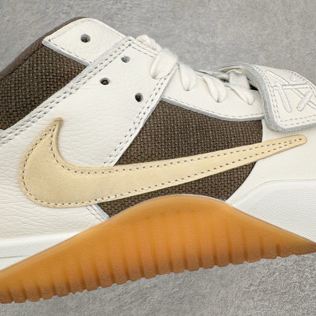 图片[16]-＃KZ纯原 Travis Scott x Jordan AJ Cut The Check TS倒钩联名魔术贴篮球鞋 军绿白 FZ8117-100 注意默认配原盒盒子配套布袋不用加钱 退货丢失扣30元 原厂全套原楦原纸板冲刀磨具开发 原厂皮料加持 原厂港宝加持定型后跟R度完美 同源原厂电绣 鬼脸飞翼针数密度立体效果一致 百分百一致原鞋 原厂拉帮工艺 针距密度一致 后跟弧度收口自然不对折 极致一眼正品既视感 进口玻璃冲刀皮料裁剪零毛边 全鞋电脑针车工艺 品控清洁度最高QC检验标准 免检产品 原厂订购鞋盒、布袋、鞋标、防尘纸、鞋撑、鞋带 追求极致的原厂味道 配色方面采用白色为基础 搭配棕色框架呈现 完美还原了初代倒钩的配色设计 细节方面 标志性的反钩Swoosh采用米色点缀 鞋面还带有特殊的魔术贴细节 此外在鞋舌、后跟部分均带有Cactus Jack厂牌Logo 彰显鞋款特殊身份 尺码：36 36.5 37.5 38 38.5 39 40 40.5 41 42 42.5 43 44 44.5 45 46 47.5-选品中心