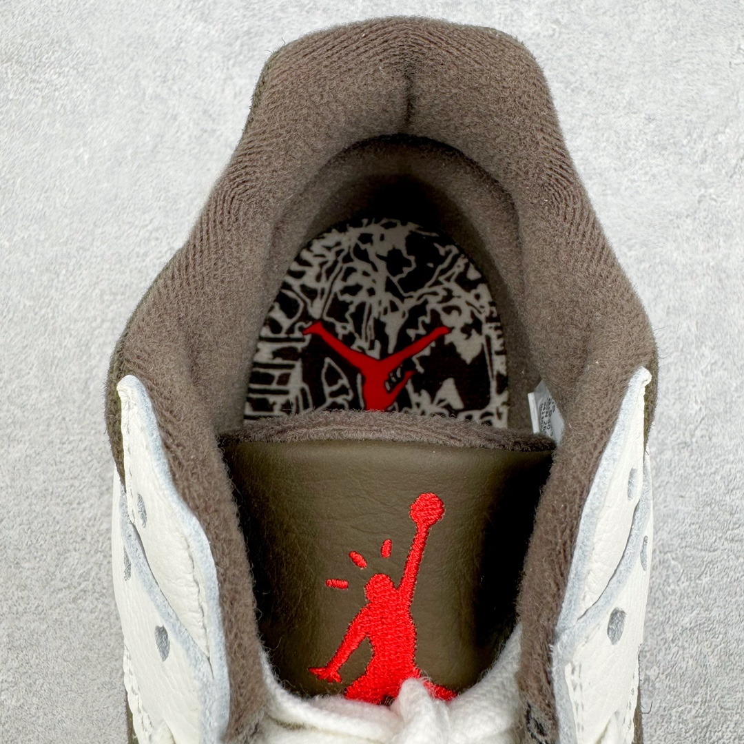 图片[13]-＃KZ纯原 Travis Scott x Jordan AJ Cut The Check TS倒钩联名魔术贴篮球鞋 军绿白 FZ8117-100 注意默认配原盒盒子配套布袋不用加钱 退货丢失扣30元 原厂全套原楦原纸板冲刀磨具开发 原厂皮料加持 原厂港宝加持定型后跟R度完美 同源原厂电绣 鬼脸飞翼针数密度立体效果一致 百分百一致原鞋 原厂拉帮工艺 针距密度一致 后跟弧度收口自然不对折 极致一眼正品既视感 进口玻璃冲刀皮料裁剪零毛边 全鞋电脑针车工艺 品控清洁度最高QC检验标准 免检产品 原厂订购鞋盒、布袋、鞋标、防尘纸、鞋撑、鞋带 追求极致的原厂味道 配色方面采用白色为基础 搭配棕色框架呈现 完美还原了初代倒钩的配色设计 细节方面 标志性的反钩Swoosh采用米色点缀 鞋面还带有特殊的魔术贴细节 此外在鞋舌、后跟部分均带有Cactus Jack厂牌Logo 彰显鞋款特殊身份 尺码：36 36.5 37.5 38 38.5 39 40 40.5 41 42 42.5 43 44 44.5 45 46 47.5-选品中心