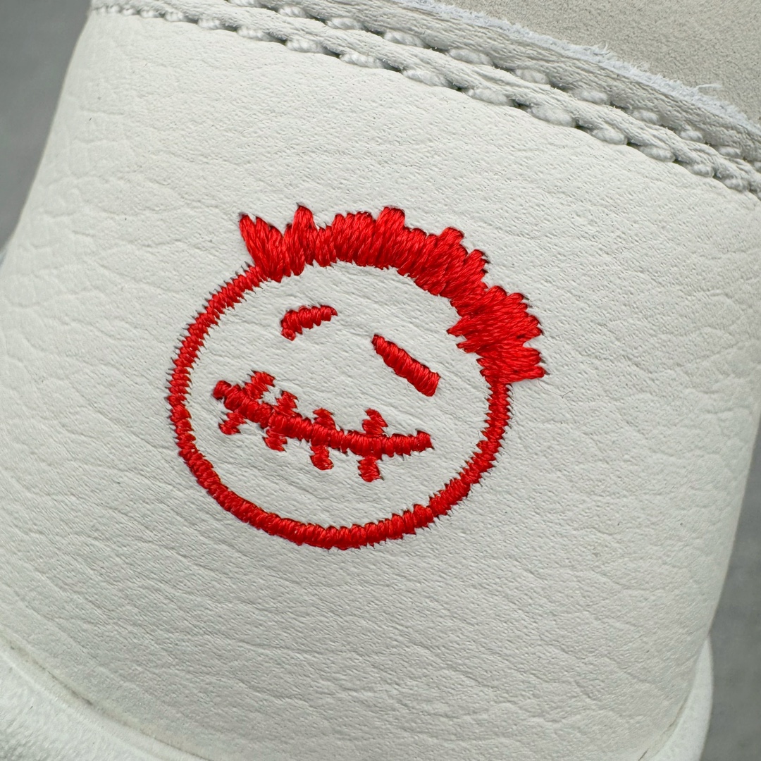 图片[15]-＃KZ纯原 Travis Scott x Jordan AJ Cut The Check TS倒钩联名魔术贴篮球鞋 军绿白 FZ8117-100 注意默认配原盒盒子配套布袋不用加钱 退货丢失扣30元 原厂全套原楦原纸板冲刀磨具开发 原厂皮料加持 原厂港宝加持定型后跟R度完美 同源原厂电绣 鬼脸飞翼针数密度立体效果一致 百分百一致原鞋 原厂拉帮工艺 针距密度一致 后跟弧度收口自然不对折 极致一眼正品既视感 进口玻璃冲刀皮料裁剪零毛边 全鞋电脑针车工艺 品控清洁度最高QC检验标准 免检产品 原厂订购鞋盒、布袋、鞋标、防尘纸、鞋撑、鞋带 追求极致的原厂味道 配色方面采用白色为基础 搭配棕色框架呈现 完美还原了初代倒钩的配色设计 细节方面 标志性的反钩Swoosh采用米色点缀 鞋面还带有特殊的魔术贴细节 此外在鞋舌、后跟部分均带有Cactus Jack厂牌Logo 彰显鞋款特殊身份 尺码：36 36.5 37.5 38 38.5 39 40 40.5 41 42 42.5 43 44 44.5 45 46 47.5-选品中心