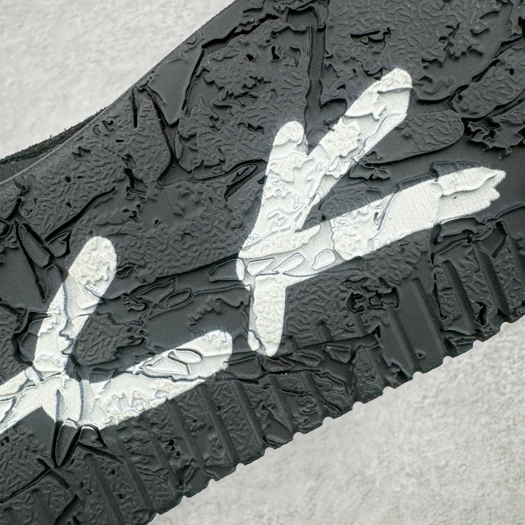 图片[22]-＃KZ纯原 Travis Scott x Jordan AJ Cut The Check TS倒钩联名魔术贴篮球鞋 黑棕 FZ8117-204 注意默认配原盒盒子配套布袋不用加钱 退货丢失扣30元 原厂全套原楦原纸板冲刀磨具开发 原厂皮料加持 原厂港宝加持定型后跟R度完美 同源原厂电绣 鬼脸飞翼针数密度立体效果一致 百分百一致原鞋 原厂拉帮工艺 针距密度一致 后跟弧度收口自然不对折 极致一眼正品既视感 进口玻璃冲刀皮料裁剪零毛边 全鞋电脑针车工艺 品控清洁度最高QC检验标准 免检产品 原厂订购鞋盒、布袋、鞋标、防尘纸、鞋撑、鞋带 追求极致的原厂味道 配色方面采用白色为基础 搭配棕色框架呈现 完美还原了初代倒钩的配色设计 细节方面 标志性的反钩Swoosh采用米色点缀 鞋面还带有特殊的魔术贴细节 此外在鞋舌、后跟部分均带有Cactus Jack厂牌Logo 彰显鞋款特殊身份 尺码：36 36.5 37.5 38 38.5 39 40 40.5 41 42 42.5 43 44 44.5 45 46 47.5-选品中心