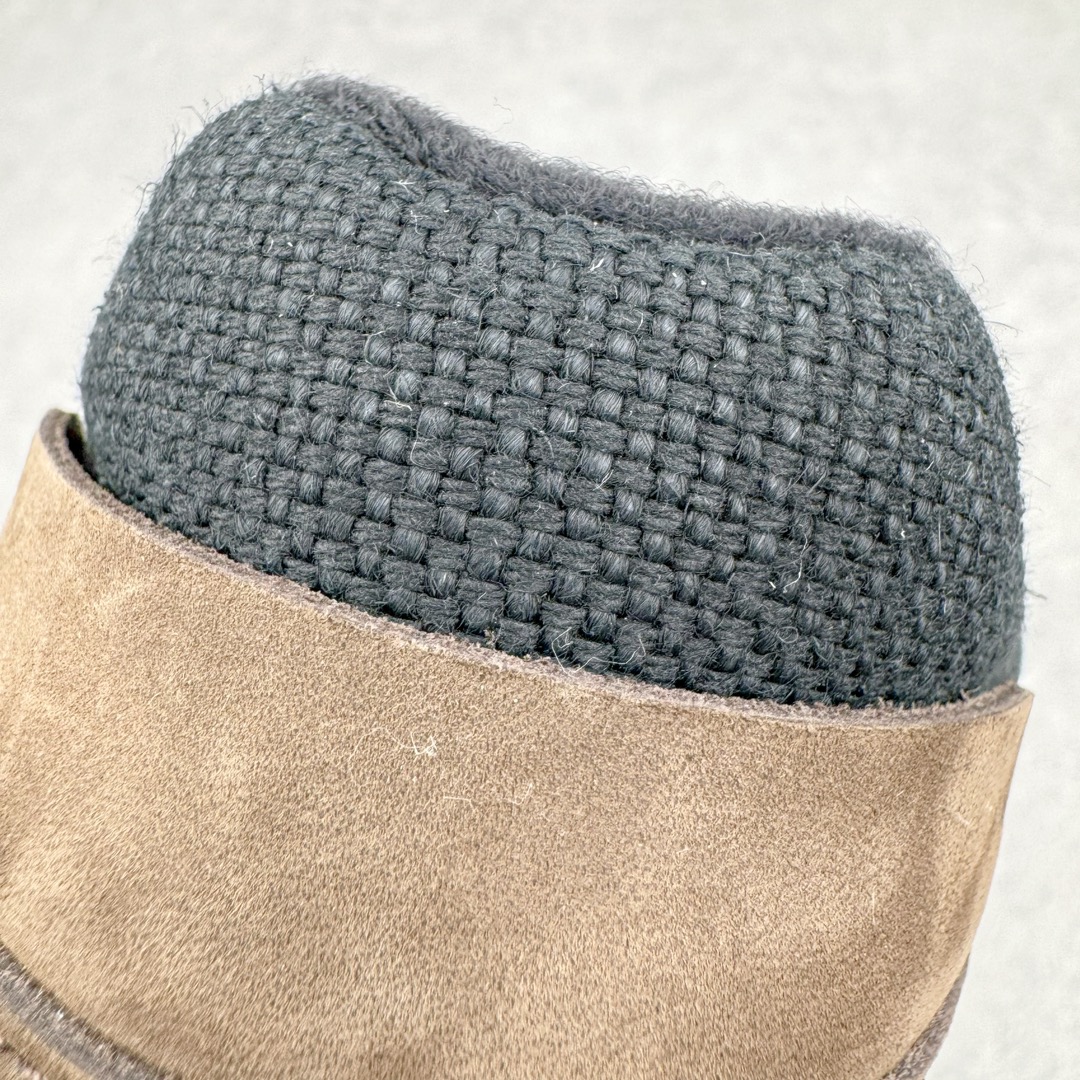 图片[14]-＃KZ纯原 Travis Scott x Jordan AJ Cut The Check TS倒钩联名魔术贴篮球鞋 黑棕 FZ8117-204 注意默认配原盒盒子配套布袋不用加钱 退货丢失扣30元 原厂全套原楦原纸板冲刀磨具开发 原厂皮料加持 原厂港宝加持定型后跟R度完美 同源原厂电绣 鬼脸飞翼针数密度立体效果一致 百分百一致原鞋 原厂拉帮工艺 针距密度一致 后跟弧度收口自然不对折 极致一眼正品既视感 进口玻璃冲刀皮料裁剪零毛边 全鞋电脑针车工艺 品控清洁度最高QC检验标准 免检产品 原厂订购鞋盒、布袋、鞋标、防尘纸、鞋撑、鞋带 追求极致的原厂味道 配色方面采用白色为基础 搭配棕色框架呈现 完美还原了初代倒钩的配色设计 细节方面 标志性的反钩Swoosh采用米色点缀 鞋面还带有特殊的魔术贴细节 此外在鞋舌、后跟部分均带有Cactus Jack厂牌Logo 彰显鞋款特殊身份 尺码：36 36.5 37.5 38 38.5 39 40 40.5 41 42 42.5 43 44 44.5 45 46 47.5-选品中心