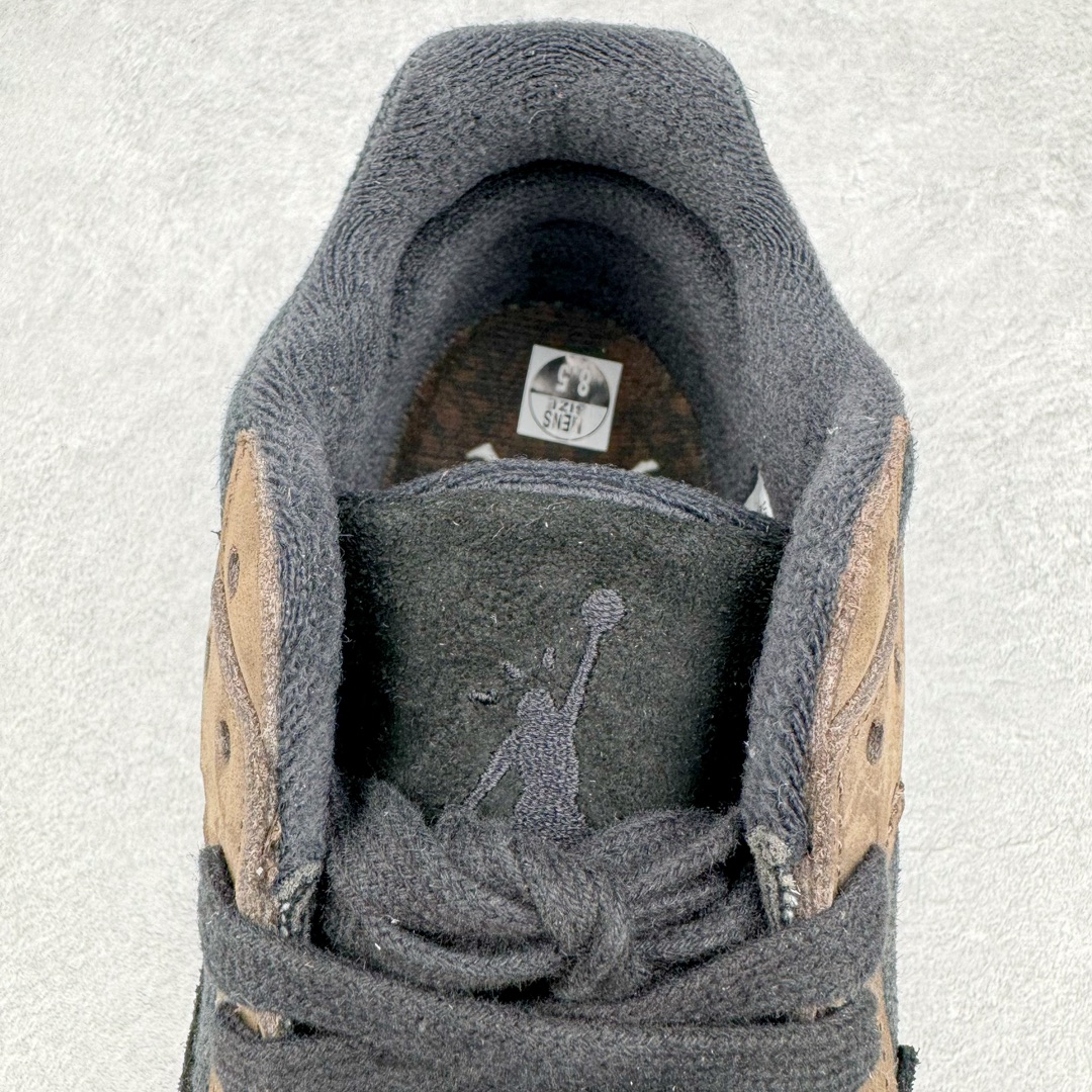 图片[20]-＃KZ纯原 Travis Scott x Jordan AJ Cut The Check TS倒钩联名魔术贴篮球鞋 黑棕 FZ8117-204 注意默认配原盒盒子配套布袋不用加钱 退货丢失扣30元 原厂全套原楦原纸板冲刀磨具开发 原厂皮料加持 原厂港宝加持定型后跟R度完美 同源原厂电绣 鬼脸飞翼针数密度立体效果一致 百分百一致原鞋 原厂拉帮工艺 针距密度一致 后跟弧度收口自然不对折 极致一眼正品既视感 进口玻璃冲刀皮料裁剪零毛边 全鞋电脑针车工艺 品控清洁度最高QC检验标准 免检产品 原厂订购鞋盒、布袋、鞋标、防尘纸、鞋撑、鞋带 追求极致的原厂味道 配色方面采用白色为基础 搭配棕色框架呈现 完美还原了初代倒钩的配色设计 细节方面 标志性的反钩Swoosh采用米色点缀 鞋面还带有特殊的魔术贴细节 此外在鞋舌、后跟部分均带有Cactus Jack厂牌Logo 彰显鞋款特殊身份 尺码：36 36.5 37.5 38 38.5 39 40 40.5 41 42 42.5 43 44 44.5 45 46 47.5-选品中心