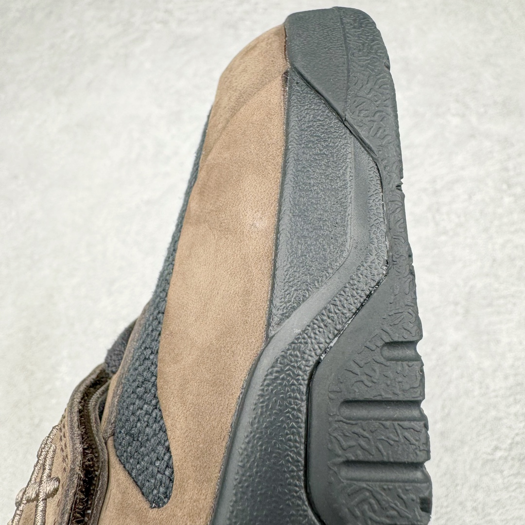 图片[17]-＃KZ纯原 Travis Scott x Jordan AJ Cut The Check TS倒钩联名魔术贴篮球鞋 黑棕 FZ8117-204 注意默认配原盒盒子配套布袋不用加钱 退货丢失扣30元 原厂全套原楦原纸板冲刀磨具开发 原厂皮料加持 原厂港宝加持定型后跟R度完美 同源原厂电绣 鬼脸飞翼针数密度立体效果一致 百分百一致原鞋 原厂拉帮工艺 针距密度一致 后跟弧度收口自然不对折 极致一眼正品既视感 进口玻璃冲刀皮料裁剪零毛边 全鞋电脑针车工艺 品控清洁度最高QC检验标准 免检产品 原厂订购鞋盒、布袋、鞋标、防尘纸、鞋撑、鞋带 追求极致的原厂味道 配色方面采用白色为基础 搭配棕色框架呈现 完美还原了初代倒钩的配色设计 细节方面 标志性的反钩Swoosh采用米色点缀 鞋面还带有特殊的魔术贴细节 此外在鞋舌、后跟部分均带有Cactus Jack厂牌Logo 彰显鞋款特殊身份 尺码：36 36.5 37.5 38 38.5 39 40 40.5 41 42 42.5 43 44 44.5 45 46 47.5-选品中心