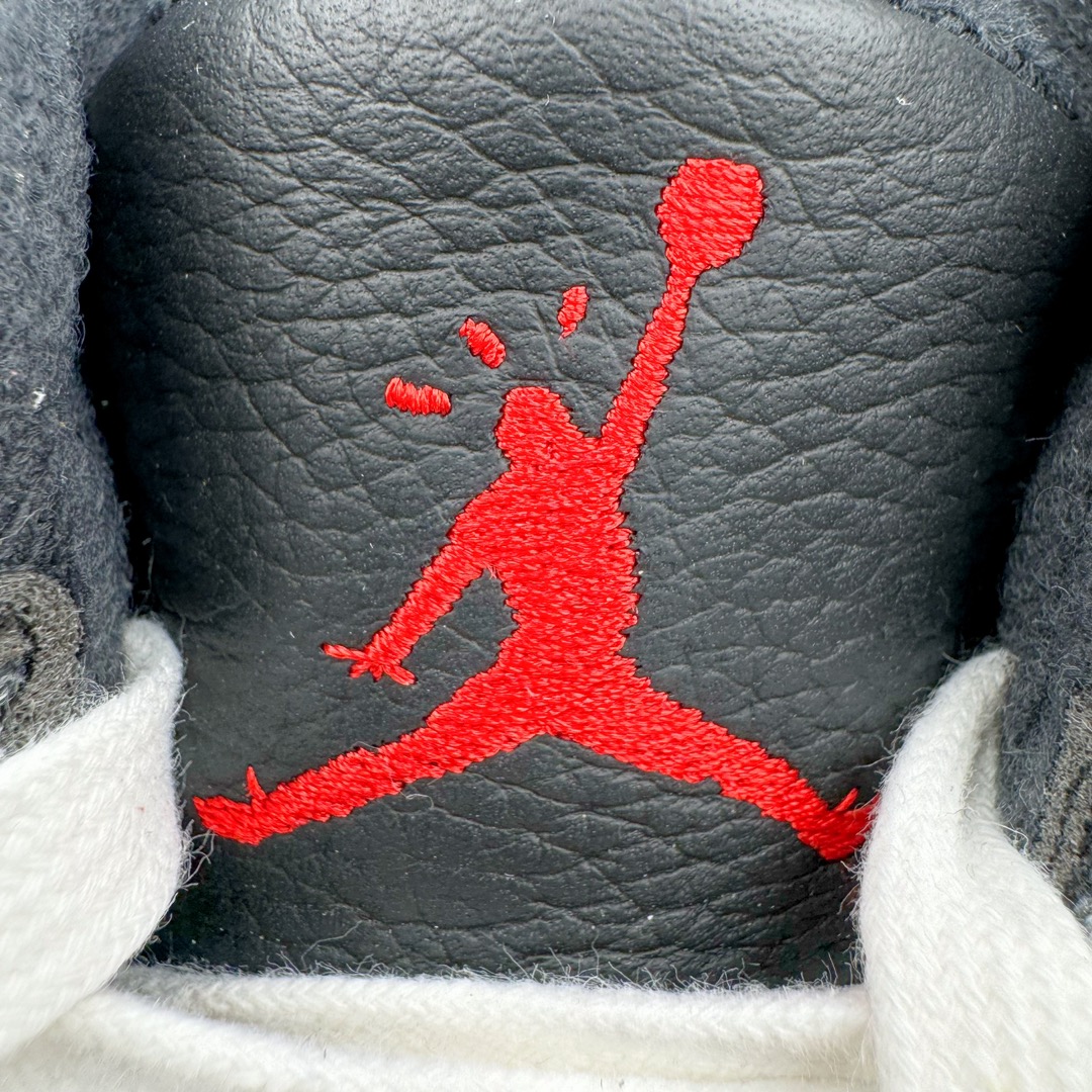 图片[11]-＃KZ纯原 Travis Scott x Jordan AJ Cut The Check TS倒钩联名魔术贴篮球鞋 白黑红 FZ8117-101 注意默认配原盒盒子配套布袋不用加钱 退货丢失扣30元 原厂全套原楦原纸板冲刀磨具开发 原厂皮料加持 原厂港宝加持定型后跟R度完美 同源原厂电绣 鬼脸飞翼针数密度立体效果一致 百分百一致原鞋 原厂拉帮工艺 针距密度一致 后跟弧度收口自然不对折 极致一眼正品既视感 进口玻璃冲刀皮料裁剪零毛边 全鞋电脑针车工艺 品控清洁度最高QC检验标准 免检产品 原厂订购鞋盒、布袋、鞋标、防尘纸、鞋撑、鞋带 追求极致的原厂味道 配色方面采用白色为基础 搭配棕色框架呈现 完美还原了初代倒钩的配色设计 细节方面 标志性的反钩Swoosh采用米色点缀 鞋面还带有特殊的魔术贴细节 此外在鞋舌、后跟部分均带有Cactus Jack厂牌Logo 彰显鞋款特殊身份 尺码：36 36.5 37.5 38 38.5 39 40 40.5 41 42 42.5 43 44 44.5 45 46 47.5-选品中心