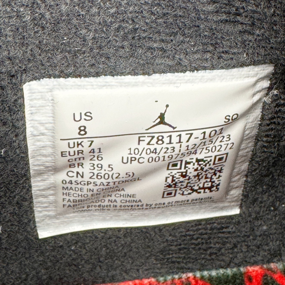 图片[13]-＃KZ纯原 Travis Scott x Jordan AJ Cut The Check TS倒钩联名魔术贴篮球鞋 白黑红 FZ8117-101 注意默认配原盒盒子配套布袋不用加钱 退货丢失扣30元 原厂全套原楦原纸板冲刀磨具开发 原厂皮料加持 原厂港宝加持定型后跟R度完美 同源原厂电绣 鬼脸飞翼针数密度立体效果一致 百分百一致原鞋 原厂拉帮工艺 针距密度一致 后跟弧度收口自然不对折 极致一眼正品既视感 进口玻璃冲刀皮料裁剪零毛边 全鞋电脑针车工艺 品控清洁度最高QC检验标准 免检产品 原厂订购鞋盒、布袋、鞋标、防尘纸、鞋撑、鞋带 追求极致的原厂味道 配色方面采用白色为基础 搭配棕色框架呈现 完美还原了初代倒钩的配色设计 细节方面 标志性的反钩Swoosh采用米色点缀 鞋面还带有特殊的魔术贴细节 此外在鞋舌、后跟部分均带有Cactus Jack厂牌Logo 彰显鞋款特殊身份 尺码：36 36.5 37.5 38 38.5 39 40 40.5 41 42 42.5 43 44 44.5 45 46 47.5-选品中心