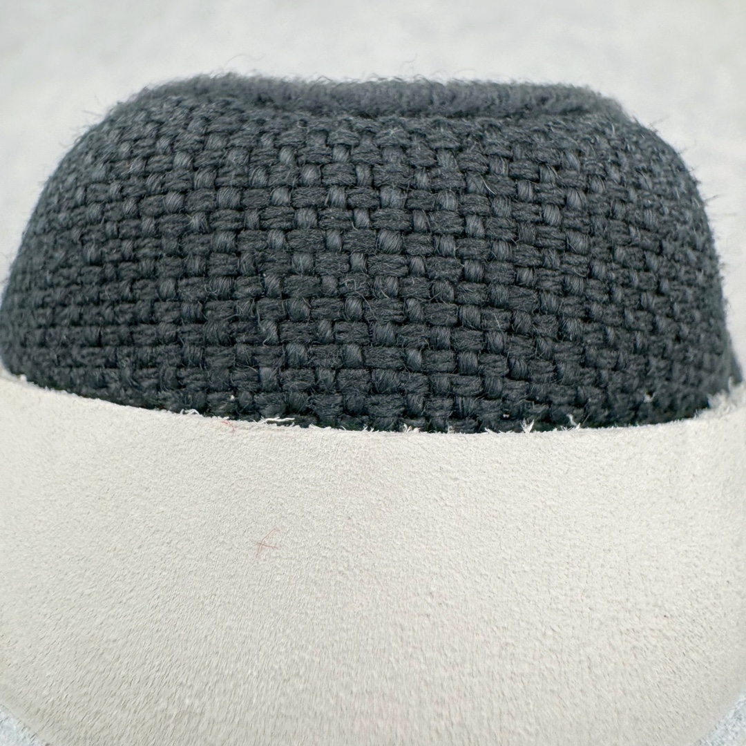 图片[17]-＃KZ纯原 Travis Scott x Jordan AJ Cut The Check TS倒钩联名魔术贴篮球鞋 白黑红 FZ8117-101 注意默认配原盒盒子配套布袋不用加钱 退货丢失扣30元 原厂全套原楦原纸板冲刀磨具开发 原厂皮料加持 原厂港宝加持定型后跟R度完美 同源原厂电绣 鬼脸飞翼针数密度立体效果一致 百分百一致原鞋 原厂拉帮工艺 针距密度一致 后跟弧度收口自然不对折 极致一眼正品既视感 进口玻璃冲刀皮料裁剪零毛边 全鞋电脑针车工艺 品控清洁度最高QC检验标准 免检产品 原厂订购鞋盒、布袋、鞋标、防尘纸、鞋撑、鞋带 追求极致的原厂味道 配色方面采用白色为基础 搭配棕色框架呈现 完美还原了初代倒钩的配色设计 细节方面 标志性的反钩Swoosh采用米色点缀 鞋面还带有特殊的魔术贴细节 此外在鞋舌、后跟部分均带有Cactus Jack厂牌Logo 彰显鞋款特殊身份 尺码：36 36.5 37.5 38 38.5 39 40 40.5 41 42 42.5 43 44 44.5 45 46 47.5-选品中心