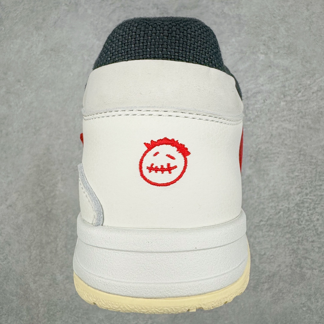 图片[8]-＃KZ纯原 Travis Scott x Jordan AJ Cut The Check TS倒钩联名魔术贴篮球鞋 白黑红 FZ8117-101 注意默认配原盒盒子配套布袋不用加钱 退货丢失扣30元 原厂全套原楦原纸板冲刀磨具开发 原厂皮料加持 原厂港宝加持定型后跟R度完美 同源原厂电绣 鬼脸飞翼针数密度立体效果一致 百分百一致原鞋 原厂拉帮工艺 针距密度一致 后跟弧度收口自然不对折 极致一眼正品既视感 进口玻璃冲刀皮料裁剪零毛边 全鞋电脑针车工艺 品控清洁度最高QC检验标准 免检产品 原厂订购鞋盒、布袋、鞋标、防尘纸、鞋撑、鞋带 追求极致的原厂味道 配色方面采用白色为基础 搭配棕色框架呈现 完美还原了初代倒钩的配色设计 细节方面 标志性的反钩Swoosh采用米色点缀 鞋面还带有特殊的魔术贴细节 此外在鞋舌、后跟部分均带有Cactus Jack厂牌Logo 彰显鞋款特殊身份 尺码：36 36.5 37.5 38 38.5 39 40 40.5 41 42 42.5 43 44 44.5 45 46 47.5-选品中心