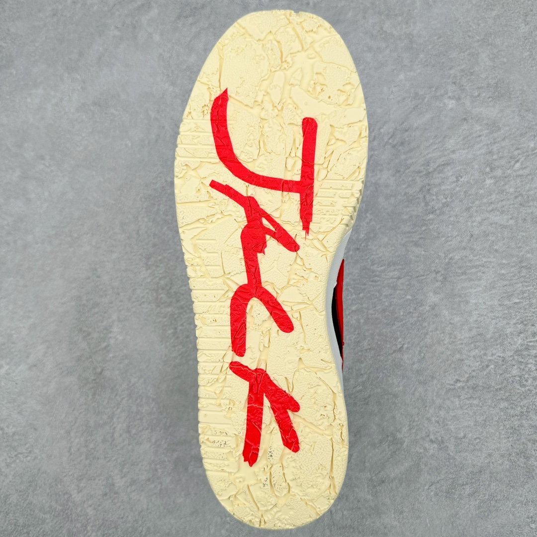 图片[9]-＃KZ纯原 Travis Scott x Jordan AJ Cut The Check TS倒钩联名魔术贴篮球鞋 白黑红 FZ8117-101 注意默认配原盒盒子配套布袋不用加钱 退货丢失扣30元 原厂全套原楦原纸板冲刀磨具开发 原厂皮料加持 原厂港宝加持定型后跟R度完美 同源原厂电绣 鬼脸飞翼针数密度立体效果一致 百分百一致原鞋 原厂拉帮工艺 针距密度一致 后跟弧度收口自然不对折 极致一眼正品既视感 进口玻璃冲刀皮料裁剪零毛边 全鞋电脑针车工艺 品控清洁度最高QC检验标准 免检产品 原厂订购鞋盒、布袋、鞋标、防尘纸、鞋撑、鞋带 追求极致的原厂味道 配色方面采用白色为基础 搭配棕色框架呈现 完美还原了初代倒钩的配色设计 细节方面 标志性的反钩Swoosh采用米色点缀 鞋面还带有特殊的魔术贴细节 此外在鞋舌、后跟部分均带有Cactus Jack厂牌Logo 彰显鞋款特殊身份 尺码：36 36.5 37.5 38 38.5 39 40 40.5 41 42 42.5 43 44 44.5 45 46 47.5-选品中心