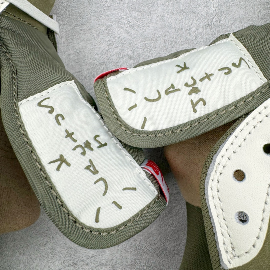 图片[18]-＃DG2.0 Travis Scott x Air Jordan AJ1 Low OG SP TS联名倒钩8.0低帮 白橄榄绿 DM7866-200 全新批次 Ljr同源清远全套加持 圈内最强倒钩系列 高端零售特供批次 产品品控稳定性领先行业 各方面均可对飙L版 良心定价不杀猪 SZ原厂全套原楦原纸板冲刀磨具开发 原厂皮料加持 原厂港宝加持定型后跟R度完美 同源原厂电绣 鬼脸飞翼针数密度立体效果一致 百分百一致原鞋 原厂拉帮工艺 针距密度一致 后跟弧度收口自然不对折 极致一眼正品既视感 进口玻璃冲刀皮料裁剪零毛边 全鞋电脑针车工艺 品控清洁度最高QC检验标准 免检产品 原厂订购鞋盒、鞋标、防尘纸、鞋撑、鞋带 追求极致的原厂味道 尺码：40 40.5 41 42 42.5 43 44 44.5 45 46 47.5-选品中心