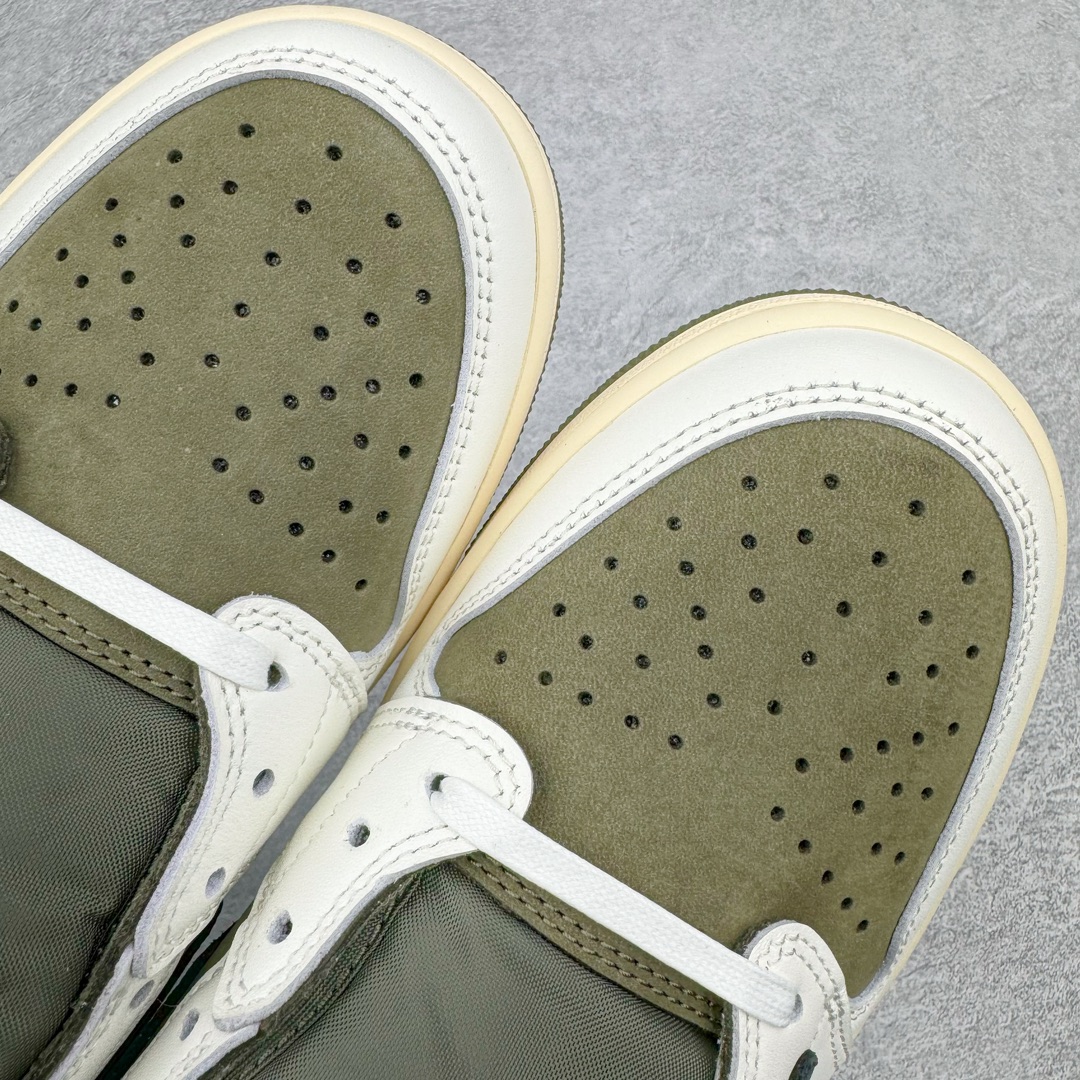 图片[12]-＃DG2.0 Travis Scott x Air Jordan AJ1 Low OG SP TS联名倒钩8.0低帮 白橄榄绿 DM7866-200 全新批次 Ljr同源清远全套加持 圈内最强倒钩系列 高端零售特供批次 产品品控稳定性领先行业 各方面均可对飙L版 良心定价不杀猪 SZ原厂全套原楦原纸板冲刀磨具开发 原厂皮料加持 原厂港宝加持定型后跟R度完美 同源原厂电绣 鬼脸飞翼针数密度立体效果一致 百分百一致原鞋 原厂拉帮工艺 针距密度一致 后跟弧度收口自然不对折 极致一眼正品既视感 进口玻璃冲刀皮料裁剪零毛边 全鞋电脑针车工艺 品控清洁度最高QC检验标准 免检产品 原厂订购鞋盒、鞋标、防尘纸、鞋撑、鞋带 追求极致的原厂味道 尺码：40 40.5 41 42 42.5 43 44 44.5 45 46 47.5-选品中心