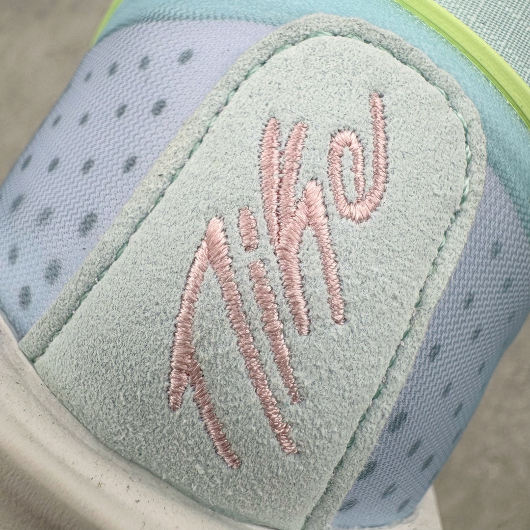 图片[14]-＃灭世/Max Nk Air Zoom G.T.Cut 3 EP 实战系列篮球鞋 DV2913-401 全新GT Cut 3.0 全掌搭载了 ZoomX 泡棉 使得整双鞋在缓震表现上可谓相当优秀 拥有着顶级科技配置的同时 颜值设计也非常可观 整体鞋型仍然保留了前低后高的设计 G.T. Cut 传统的突进极速突破的感觉 鞋头麂皮材质和 NK Flywire 飞线工艺 相对来说包裹感更好了 必备的TPU 支撑片 两侧 Swoosh 的透气孔设计 起到散热透气的作用 鞋舌采用类似跑鞋的半开叉式设计 搭配鞋带既可以提升包裹感 又降低了运动中鞋舌乱跑的可能性 鞋子内里填充相当厚实 避免掉跟 尺码：39 40 40.5 41 42 42.5 43 44 44.5 45 46-选品中心