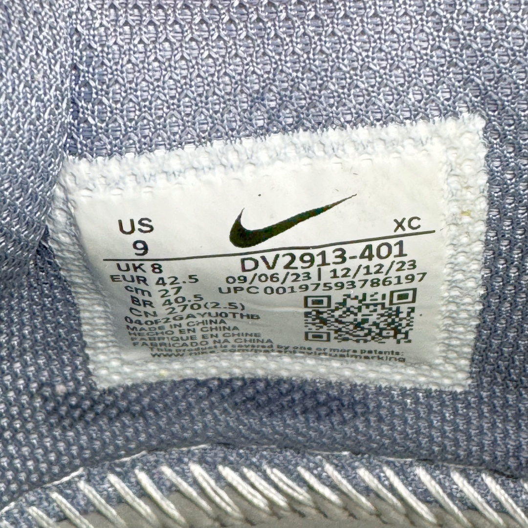 图片[12]-＃灭世/Max Nk Air Zoom G.T.Cut 3 EP 实战系列篮球鞋 DV2913-401 全新GT Cut 3.0 全掌搭载了 ZoomX 泡棉 使得整双鞋在缓震表现上可谓相当优秀 拥有着顶级科技配置的同时 颜值设计也非常可观 整体鞋型仍然保留了前低后高的设计 G.T. Cut 传统的突进极速突破的感觉 鞋头麂皮材质和 NK Flywire 飞线工艺 相对来说包裹感更好了 必备的TPU 支撑片 两侧 Swoosh 的透气孔设计 起到散热透气的作用 鞋舌采用类似跑鞋的半开叉式设计 搭配鞋带既可以提升包裹感 又降低了运动中鞋舌乱跑的可能性 鞋子内里填充相当厚实 避免掉跟 尺码：39 40 40.5 41 42 42.5 43 44 44.5 45 46-选品中心