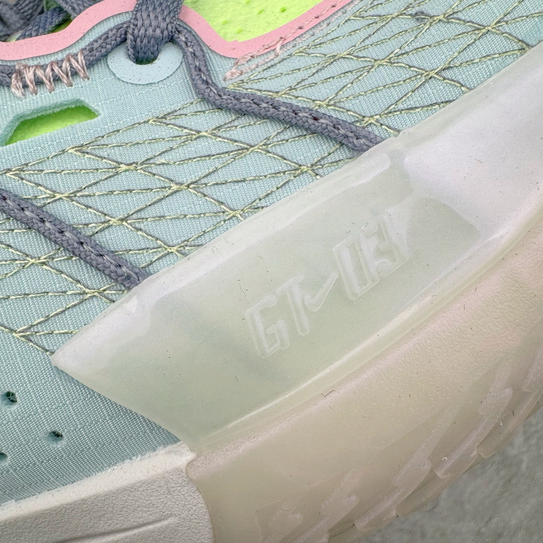 图片[20]-＃灭世/Max Nk Air Zoom G.T.Cut 3 EP 实战系列篮球鞋 DV2913-401 全新GT Cut 3.0 全掌搭载了 ZoomX 泡棉 使得整双鞋在缓震表现上可谓相当优秀 拥有着顶级科技配置的同时 颜值设计也非常可观 整体鞋型仍然保留了前低后高的设计 G.T. Cut 传统的突进极速突破的感觉 鞋头麂皮材质和 NK Flywire 飞线工艺 相对来说包裹感更好了 必备的TPU 支撑片 两侧 Swoosh 的透气孔设计 起到散热透气的作用 鞋舌采用类似跑鞋的半开叉式设计 搭配鞋带既可以提升包裹感 又降低了运动中鞋舌乱跑的可能性 鞋子内里填充相当厚实 避免掉跟 尺码：39 40 40.5 41 42 42.5 43 44 44.5 45 46-选品中心