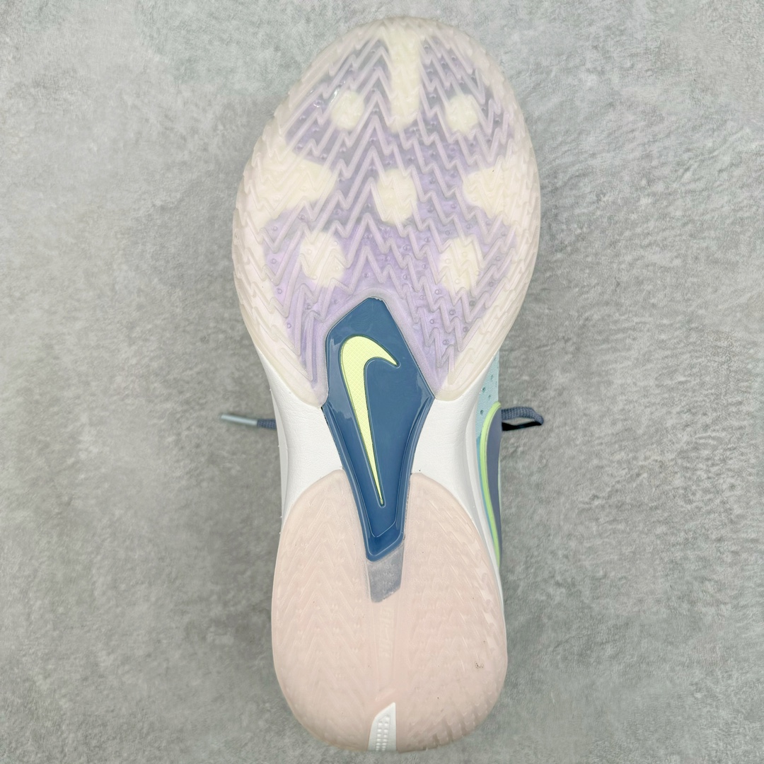 图片[9]-＃灭世/Max Nk Air Zoom G.T.Cut 3 EP 实战系列篮球鞋 DV2913-401 全新GT Cut 3.0 全掌搭载了 ZoomX 泡棉 使得整双鞋在缓震表现上可谓相当优秀 拥有着顶级科技配置的同时 颜值设计也非常可观 整体鞋型仍然保留了前低后高的设计 G.T. Cut 传统的突进极速突破的感觉 鞋头麂皮材质和 NK Flywire 飞线工艺 相对来说包裹感更好了 必备的TPU 支撑片 两侧 Swoosh 的透气孔设计 起到散热透气的作用 鞋舌采用类似跑鞋的半开叉式设计 搭配鞋带既可以提升包裹感 又降低了运动中鞋舌乱跑的可能性 鞋子内里填充相当厚实 避免掉跟 尺码：39 40 40.5 41 42 42.5 43 44 44.5 45 46-选品中心