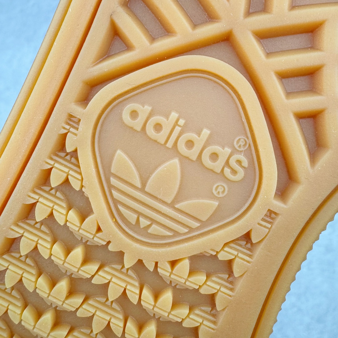 图片[20]-＃C版纯原 AD Originals Handball SPZL 手球运动员系列百搭休闲运动板鞋 IF7088 这款来自阿迪达斯的这款HANDBALL SPZL前身是一双手球运动鞋，这一次拿来复刻，所以鞋面的主要色彩选用了黑色， 鞋面外侧除了Spezial字母之外还有三叶草标志。Handball SPZL作为复古手球训练鞋与作为室内足球鞋的Samba有着异曲同工之处，但是质感更为出众的鞋身以及丰富的配色选择比起Samba来讲可以说是更胜一筹了！尺码：36 36⅔ 37⅓ 38 38⅔ 39⅓ 40 40⅔ 41⅓ 42 42⅔ 43⅓ 44 45-选品中心