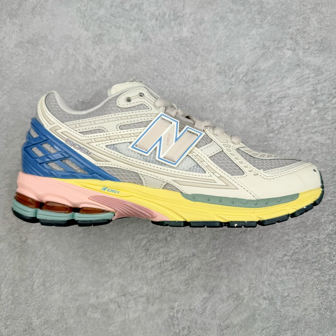 New Balance M1906R NB新百伦系列复古老爹风休闲运动慢跑鞋 采用轻质牛剖革拼接透气网眼衬垫织物鞋面材质 T-Beam大底提供足步弓支撑 保持步态稳定#后跟搭载外露缓震胶 鞋身整体以各种深浅不一的灰色覆盖 鞋头以淡蓝色调装饰，网眼衬垫通过不规律的色块实现做旧的美感 泛黄的鞋底更是进一步增添了复古气息 尺码：36 37 37.5 38 38.5 39.5 40 40.5 41.5 42 42.5 43 44 45-选品中心