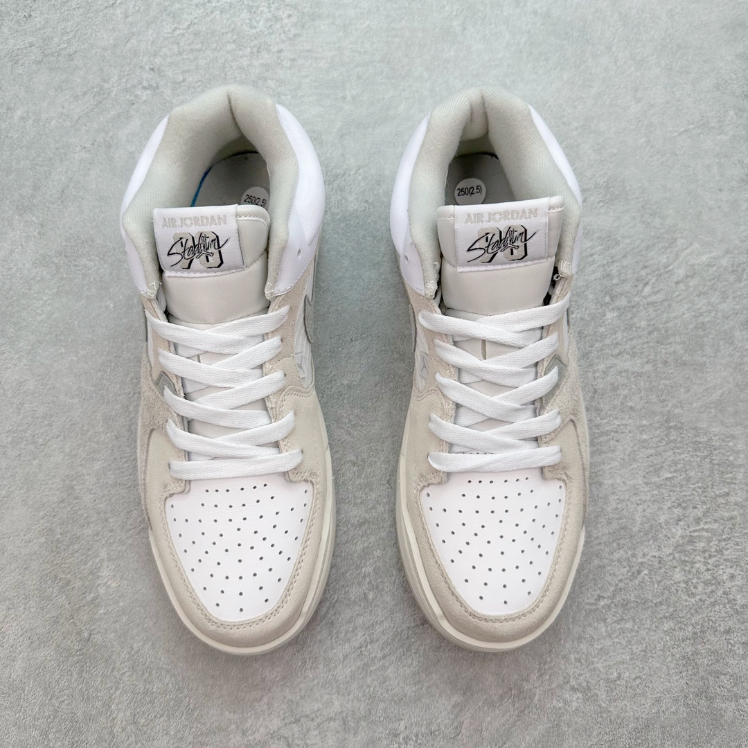 图片[2]-＃福利特价 Air Jordan Stadium AJ90 潮流运动板鞋 充满了对TinkerHathield 原创设计的致敬 包括中足网状面板、前足外侧的鲨鱼齿轮廓、加垫鞋领和 NK Air 鞋跟品牌 鞋子本身采用网眼、皮革和绒面革材料混合制成 散发出现代美感 并配备了该品牌全新的 Formula 23 足底缓震技术 AirJordan Stadium 90 鞋舌标签在鞋舌内侧印有“Flight”字样 完善了设计 尺码：36 36.5 37.5 38 38.5 39 40 40.5 41 42 42.5 43 44 44.5 45-选品中心