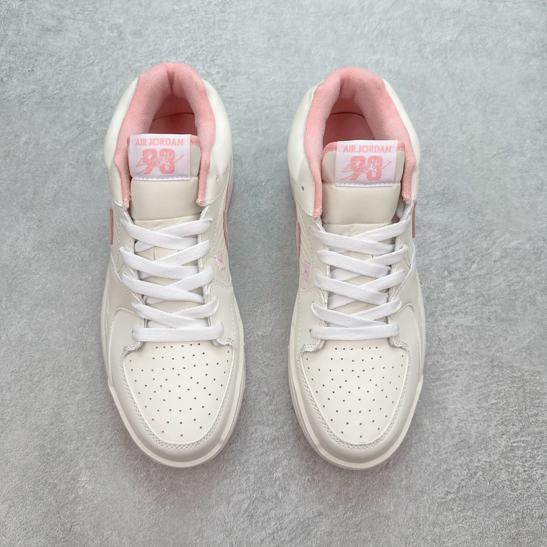 图片[2]-＃福利特价 Air Jordan Stadium AJ90 潮流运动板鞋 充满了对TinkerHathield 原创设计的致敬 包括中足网状面板、前足外侧的鲨鱼齿轮廓、加垫鞋领和 NK Air 鞋跟品牌 鞋子本身采用网眼、皮革和绒面革材料混合制成 散发出现代美感 并配备了该品牌全新的 Formula 23 足底缓震技术 AirJordan Stadium 90 鞋舌标签在鞋舌内侧印有“Flight”字样 完善了设计 尺码：36 36.5 37.5 38 38.5 39 40 40.5 41 42 42.5 43 44 44.5 45-选品中心