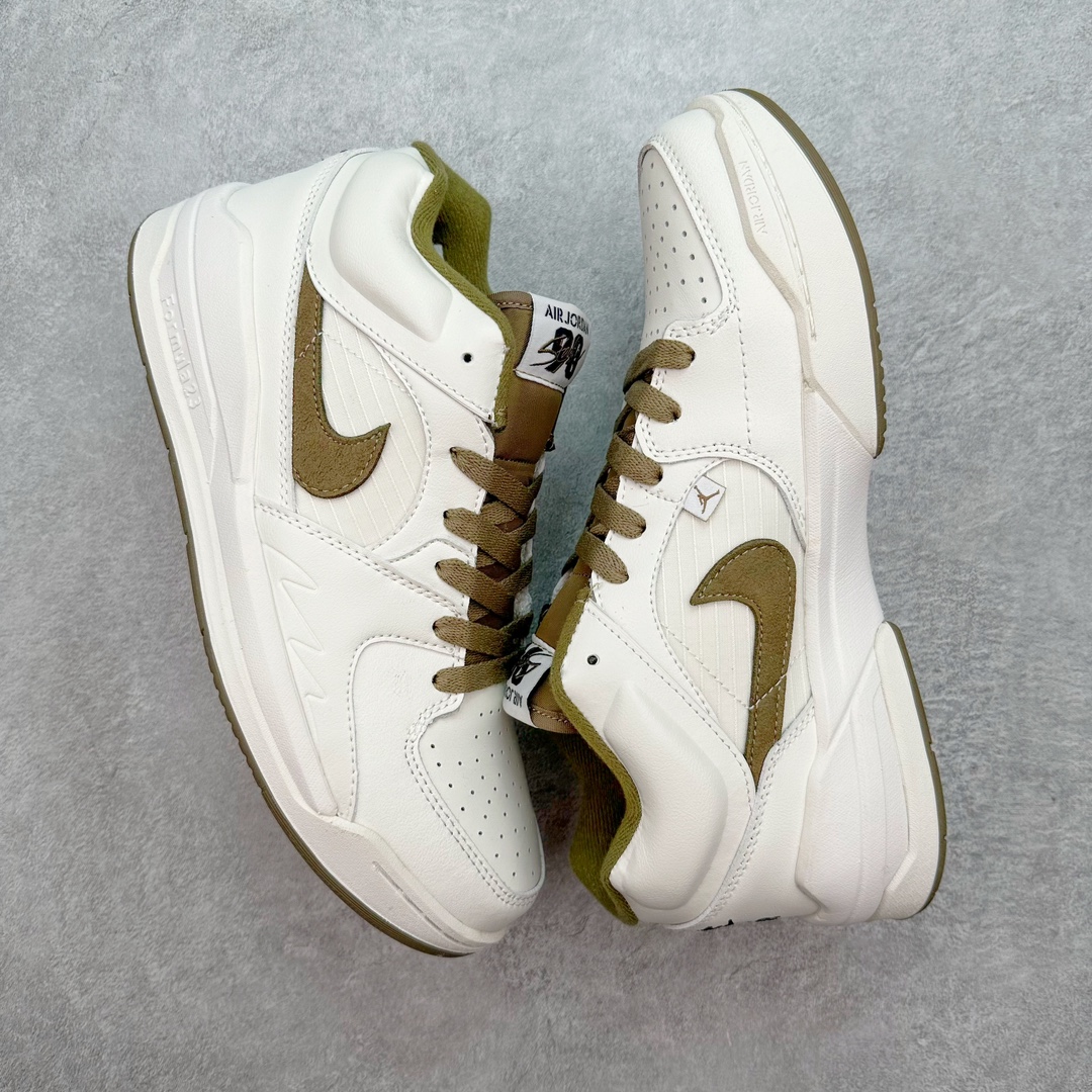 图片[3]-＃福利特价 Air Jordan Stadium AJ90 潮流运动板鞋 充满了对TinkerHathield 原创设计的致敬 包括中足网状面板、前足外侧的鲨鱼齿轮廓、加垫鞋领和 NK Air 鞋跟品牌 鞋子本身采用网眼、皮革和绒面革材料混合制成 散发出现代美感 并配备了该品牌全新的 Formula 23 足底缓震技术 AirJordan Stadium 90 鞋舌标签在鞋舌内侧印有“Flight”字样 完善了设计 尺码：36 36.5 37.5 38 38.5 39 40 40.5 41 42 42.5 43 44 44.5 45-选品中心