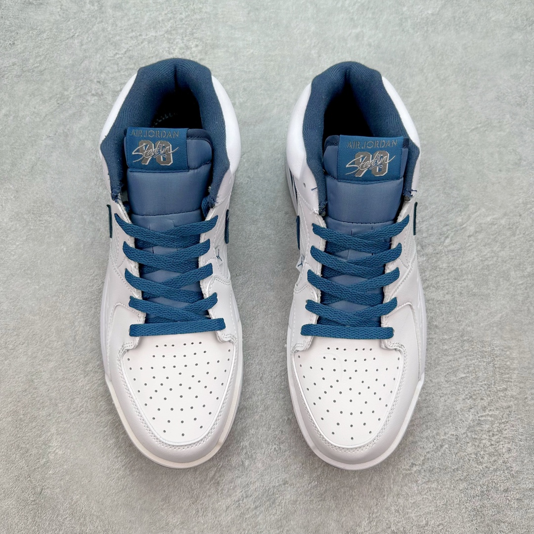 图片[2]-＃福利特价 Air Jordan Stadium AJ90 潮流运动板鞋 充满了对TinkerHathield 原创设计的致敬 包括中足网状面板、前足外侧的鲨鱼齿轮廓、加垫鞋领和 NK Air 鞋跟品牌 鞋子本身采用网眼、皮革和绒面革材料混合制成 散发出现代美感 并配备了该品牌全新的 Formula 23 足底缓震技术 AirJordan Stadium 90 鞋舌标签在鞋舌内侧印有“Flight”字样 完善了设计 尺码：36 36.5 37.5 38 38.5 39 40 40.5 41 42 42.5 43 44 44.5 45-选品中心