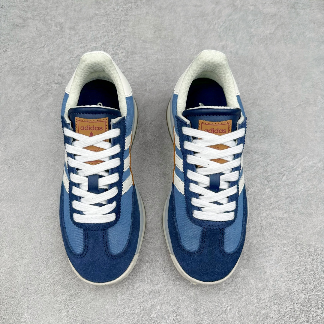 图片[2]-AD SL72 RS系列德训足球风百搭低帮休闲运动板鞋 IH7993 阿迪达斯Originals推出复古「T头鞋」造型的SL72鞋款复刻，有男女两款可选。男生款为SL72RS，鞋型挺立饱满，鞋底增加高度，采用麂皮与布面制作，符合复古氛围；女生款为SL72OGW，致敬经典款式，鞋身纤细，还原70年代设计，以绿色呈现，点缀金色细节。多款配色可选。「T 头鞋」这两年有多火大家见到了吧？明星、穿搭博主几乎人手一双，凭借复古味的外观，以及亲民的价格，同样成为了不少球鞋玩家日常上脚首选。近日 adidas Originals 将有「T 头鞋」造型的诞生于 1972 年的 SL72 鞋款复刻带回，各位买鞋又有新选择了。1972 年 SL72 问世后，引领了后来阿迪达斯的跑鞋发展方向，其中「SL」代表了 Super Light，彰显了产品轻便的特性。1972 年 SL72 问世后，引领了后来阿迪达斯的跑鞋发展方向，其中「SL」代表了 Super Light，彰显了产品轻便的特性。这次 adidas Originals 延续其轻质经典的基因，带来男女两款 SL72。男生款带来 SL72 RS 鞋型，RS 意为 Reshaped（重塑），鞋款在保留了经典的外观基础上，在尼龙材质里增加了填充物，使鞋型更加挺立和饱满，鞋头则更加圆润，鞋底的 EVA 材质则增加了鞋款的高度。女生款则带来 SL72 OG W 鞋型，OG 顾名思义则是致敬经典款式，相较于 RS（Reshaped）鞋款，鞋身更加纤细，其整体鞋身轮廓、线条、细节、材质上尊崇 70 年代 SL72 的设计，还原经典味道。尺码：36 36⅔ 37⅓ 38 38⅔ 39⅓ 40 40⅔ 41⅓ 42 42⅔ 43⅓ 44 44⅔ 45-选品中心