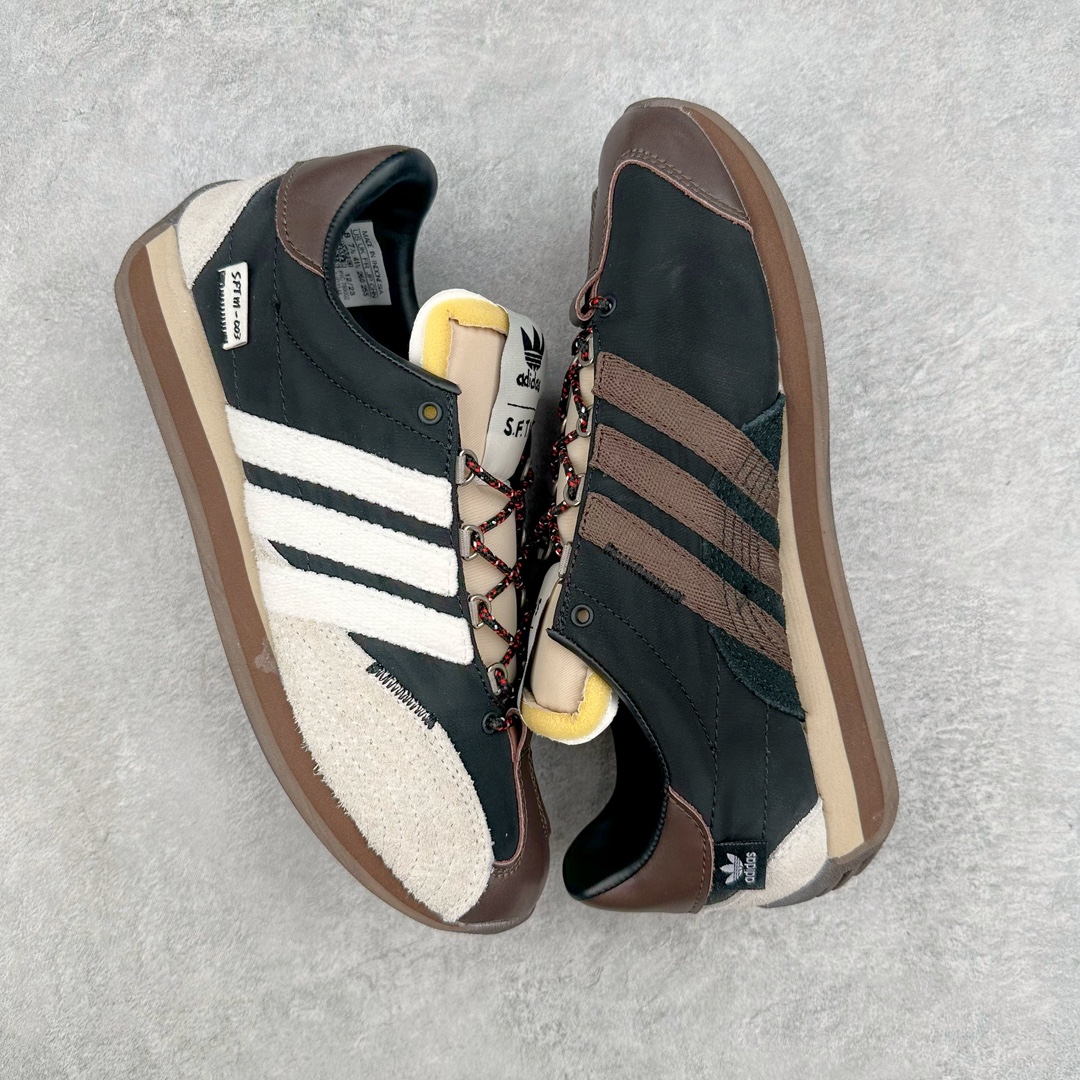 图片[3]-＃特价福利 Song for the Mute x AD Originals SFTM-003 联名款复古慢跑鞋 Originals与时装品牌Song for the Mute即将迎来第三个合作系列 这个系列主打的也是怀旧的氛围 采用了Country OG这个诞生于上世纪70年代的鞋款 尼龙和绒面革的梦幻拼接 低调而富有质感 呈现SFTM一贯的面料美学 三款不同风格的配色 亮点十足的斑点鞋带 体现怀旧主义和前卫设计无缝交织 鞋款采用了低帮的造型 方便日常穿着 同时对于外底做了处理 皮革材质和尼龙布材质的组合也更具是时代感 尺码：36 36.5 37 38 38.5 39 40 40.5 41 42 42.5 43 44 44.5 45-选品中心