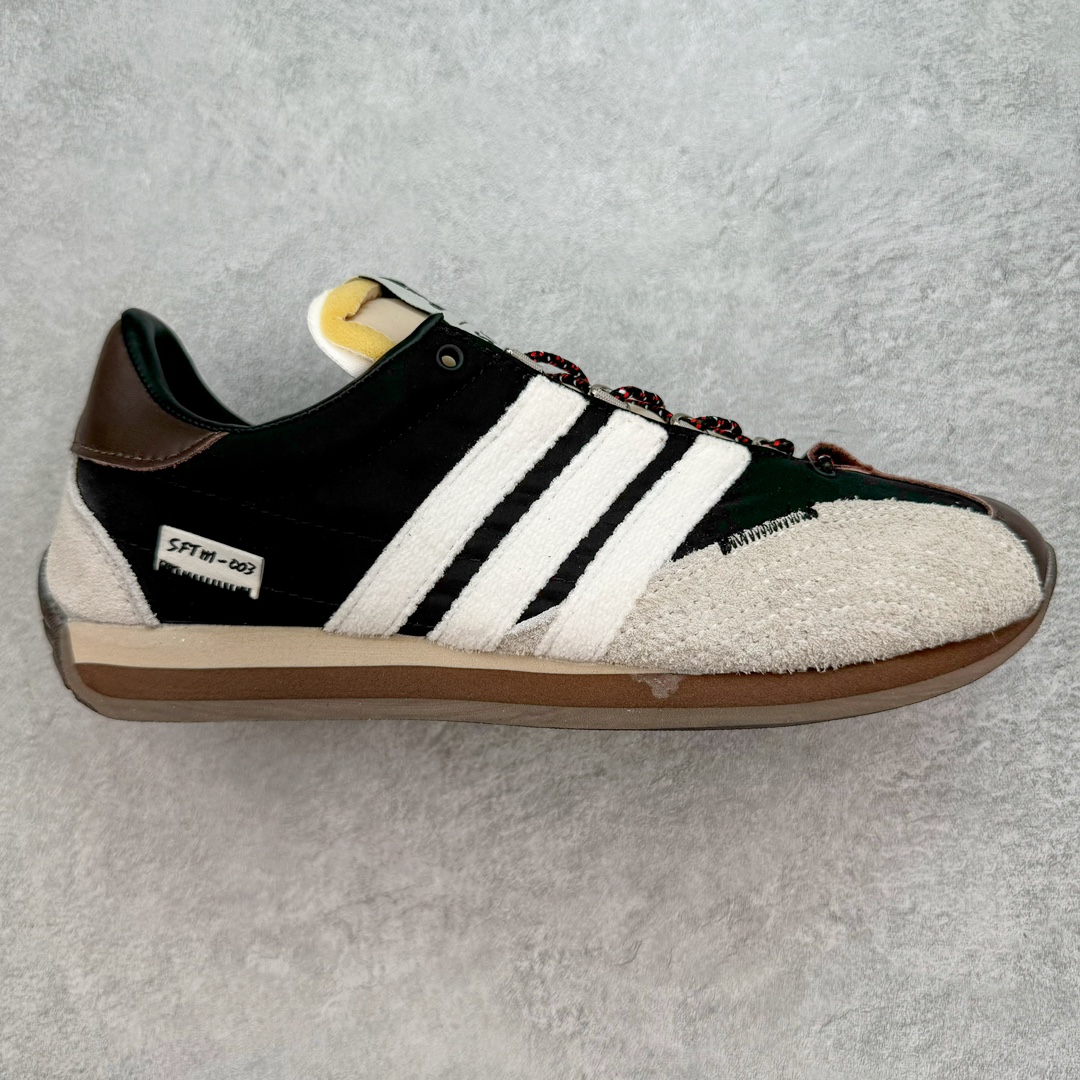 ＃特价福利 Song for the Mute x AD Originals SFTM-003 联名款复古慢跑鞋 Originals与时装品牌Song for the Mute即将迎来第三个合作系列 这个系列主打的也是怀旧的氛围 采用了Country OG这个诞生于上世纪70年代的鞋款 尼龙和绒面革的梦幻拼接 低调而富有质感 呈现SFTM一贯的面料美学 三款不同风格的配色 亮点十足的斑点鞋带 体现怀旧主义和前卫设计无缝交织 鞋款采用了低帮的造型 方便日常穿着 同时对于外底做了处理 皮革材质和尼龙布材质的组合也更具是时代感 尺码：36 36.5 37 38 38.5 39 40 40.5 41 42 42.5 43 44 44.5 45-选品中心