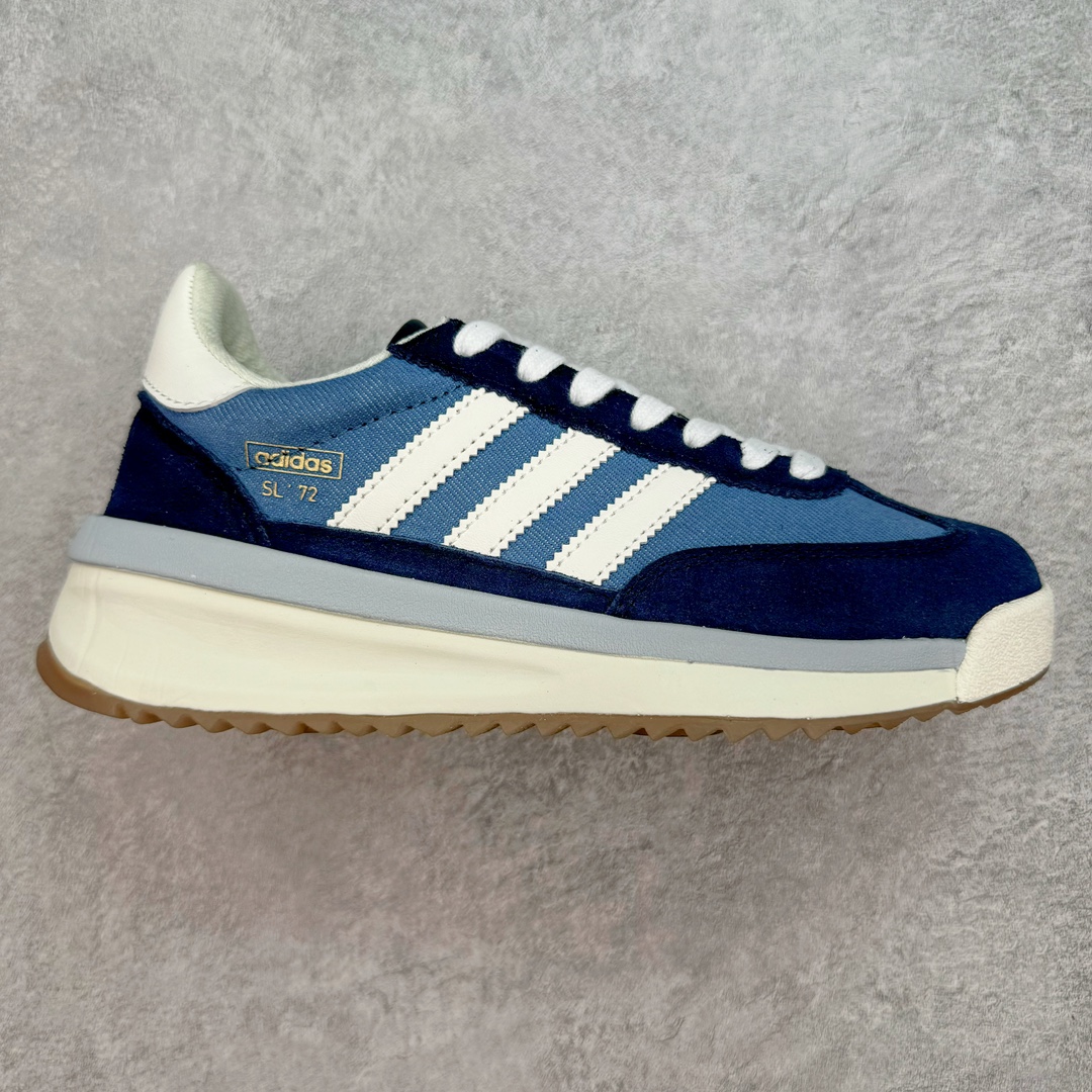 AD SL72 RS系列德训足球风百搭低帮休闲运动板鞋 IH7993 阿迪达斯Originals推出复古「T头鞋」造型的SL72鞋款复刻，有男女两款可选。男生款为SL72RS，鞋型挺立饱满，鞋底增加高度，采用麂皮与布面制作，符合复古氛围；女生款为SL72OGW，致敬经典款式，鞋身纤细，还原70年代设计，以绿色呈现，点缀金色细节。多款配色可选。「T 头鞋」这两年有多火大家见到了吧？明星、穿搭博主几乎人手一双，凭借复古味的外观，以及亲民的价格，同样成为了不少球鞋玩家日常上脚首选。近日 adidas Originals 将有「T 头鞋」造型的诞生于 1972 年的 SL72 鞋款复刻带回，各位买鞋又有新选择了。1972 年 SL72 问世后，引领了后来阿迪达斯的跑鞋发展方向，其中「SL」代表了 Super Light，彰显了产品轻便的特性。1972 年 SL72 问世后，引领了后来阿迪达斯的跑鞋发展方向，其中「SL」代表了 Super Light，彰显了产品轻便的特性。这次 adidas Originals 延续其轻质经典的基因，带来男女两款 SL72。男生款带来 SL72 RS 鞋型，RS 意为 Reshaped（重塑），鞋款在保留了经典的外观基础上，在尼龙材质里增加了填充物，使鞋型更加挺立和饱满，鞋头则更加圆润，鞋底的 EVA 材质则增加了鞋款的高度。女生款则带来 SL72 OG W 鞋型，OG 顾名思义则是致敬经典款式，相较于 RS（Reshaped）鞋款，鞋身更加纤细，其整体鞋身轮廓、线条、细节、材质上尊崇 70 年代 SL72 的设计，还原经典味道。尺码：36 36⅔ 37⅓ 38 38⅔ 39⅓ 40 40⅔ 41⅓ 42 42⅔ 43⅓ 44 44⅔ 45-选品中心