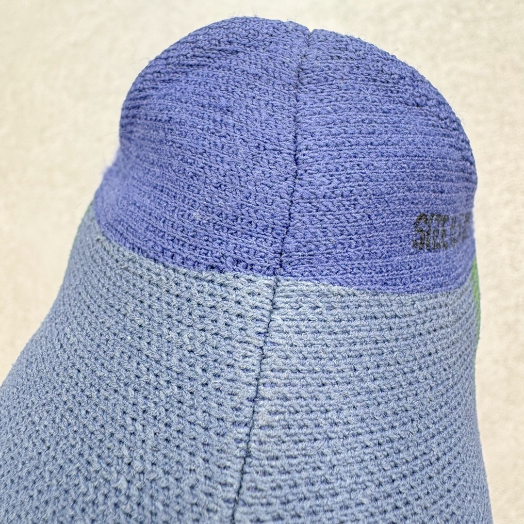 图片[15]-＃纯原 Yeezy Knit Runer\\\”Sulfur\\\”功夫跑步者系列低帮袜套式轻便针织透气休闲运动慢跑鞋 FZ5907 由 Kanye West 在去年 8 月首次公布的 YEEZY KNIT RUNNER 于今日以「Sulfur」配色首次亮相。此款鞋型最初被称为 Turreliens 或 TRRL RNR，与广受欢迎的 YEEZY FOAM RUNNER 相似，再次展现了 Kanye 对无鞋带鞋履的愿景，并将整体材质替换为纺织结构，外观如袜子一般。相比较 Kanye 早期分享的原型，该鞋的零售版本将在外侧提供尺码信息。另外，零售版采用人字形橡胶外底，此前在非官方图片中从未出现过。延续了FOAM RUNNER的独特外型，不过材质更改为类似布面的编织面料，因此线条更加圆滑，侧边中底部分疑似有不知名的开口，整体不论是穿着感或是设计发想都令人匪夷所思，是款让鞋迷们既期待又怕受伤害的神秘鞋履。尺码：36 36.5 37 38 38.5 39 40 40.5 41 42 42.5 43 44 44.5 45 46.5 47 48-选品中心