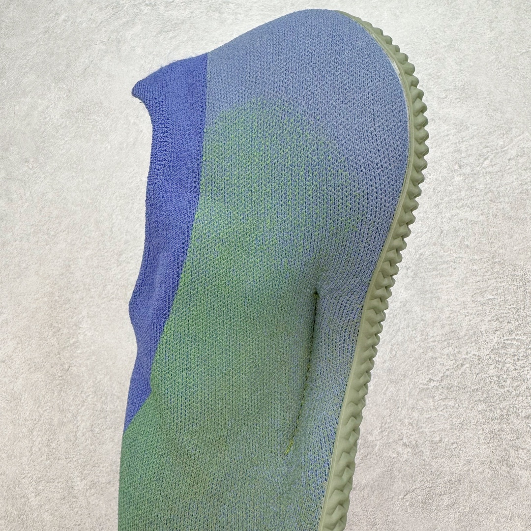 图片[7]-＃纯原 Yeezy Knit Runer\\\”Sulfur\\\”功夫跑步者系列低帮袜套式轻便针织透气休闲运动慢跑鞋 FZ5907 由 Kanye West 在去年 8 月首次公布的 YEEZY KNIT RUNNER 于今日以「Sulfur」配色首次亮相。此款鞋型最初被称为 Turreliens 或 TRRL RNR，与广受欢迎的 YEEZY FOAM RUNNER 相似，再次展现了 Kanye 对无鞋带鞋履的愿景，并将整体材质替换为纺织结构，外观如袜子一般。相比较 Kanye 早期分享的原型，该鞋的零售版本将在外侧提供尺码信息。另外，零售版采用人字形橡胶外底，此前在非官方图片中从未出现过。延续了FOAM RUNNER的独特外型，不过材质更改为类似布面的编织面料，因此线条更加圆滑，侧边中底部分疑似有不知名的开口，整体不论是穿着感或是设计发想都令人匪夷所思，是款让鞋迷们既期待又怕受伤害的神秘鞋履。尺码：36 36.5 37 38 38.5 39 40 40.5 41 42 42.5 43 44 44.5 45 46.5 47 48-选品中心
