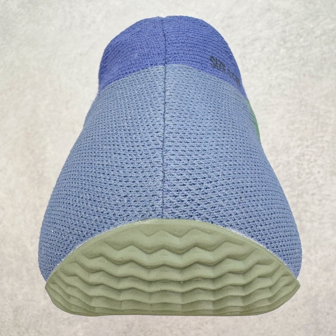 图片[8]-＃纯原 Yeezy Knit Runer\\\”Sulfur\\\”功夫跑步者系列低帮袜套式轻便针织透气休闲运动慢跑鞋 FZ5907 由 Kanye West 在去年 8 月首次公布的 YEEZY KNIT RUNNER 于今日以「Sulfur」配色首次亮相。此款鞋型最初被称为 Turreliens 或 TRRL RNR，与广受欢迎的 YEEZY FOAM RUNNER 相似，再次展现了 Kanye 对无鞋带鞋履的愿景，并将整体材质替换为纺织结构，外观如袜子一般。相比较 Kanye 早期分享的原型，该鞋的零售版本将在外侧提供尺码信息。另外，零售版采用人字形橡胶外底，此前在非官方图片中从未出现过。延续了FOAM RUNNER的独特外型，不过材质更改为类似布面的编织面料，因此线条更加圆滑，侧边中底部分疑似有不知名的开口，整体不论是穿着感或是设计发想都令人匪夷所思，是款让鞋迷们既期待又怕受伤害的神秘鞋履。尺码：36 36.5 37 38 38.5 39 40 40.5 41 42 42.5 43 44 44.5 45 46.5 47 48-选品中心