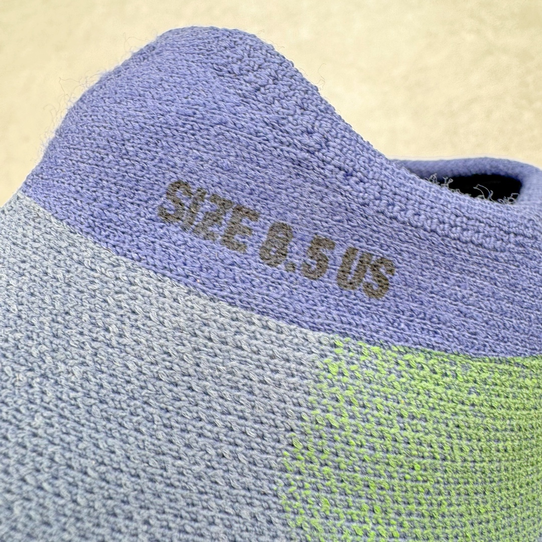图片[16]-＃纯原 Yeezy Knit Runer\\\”Sulfur\\\”功夫跑步者系列低帮袜套式轻便针织透气休闲运动慢跑鞋 FZ5907 由 Kanye West 在去年 8 月首次公布的 YEEZY KNIT RUNNER 于今日以「Sulfur」配色首次亮相。此款鞋型最初被称为 Turreliens 或 TRRL RNR，与广受欢迎的 YEEZY FOAM RUNNER 相似，再次展现了 Kanye 对无鞋带鞋履的愿景，并将整体材质替换为纺织结构，外观如袜子一般。相比较 Kanye 早期分享的原型，该鞋的零售版本将在外侧提供尺码信息。另外，零售版采用人字形橡胶外底，此前在非官方图片中从未出现过。延续了FOAM RUNNER的独特外型，不过材质更改为类似布面的编织面料，因此线条更加圆滑，侧边中底部分疑似有不知名的开口，整体不论是穿着感或是设计发想都令人匪夷所思，是款让鞋迷们既期待又怕受伤害的神秘鞋履。尺码：36 36.5 37 38 38.5 39 40 40.5 41 42 42.5 43 44 44.5 45 46.5 47 48-选品中心