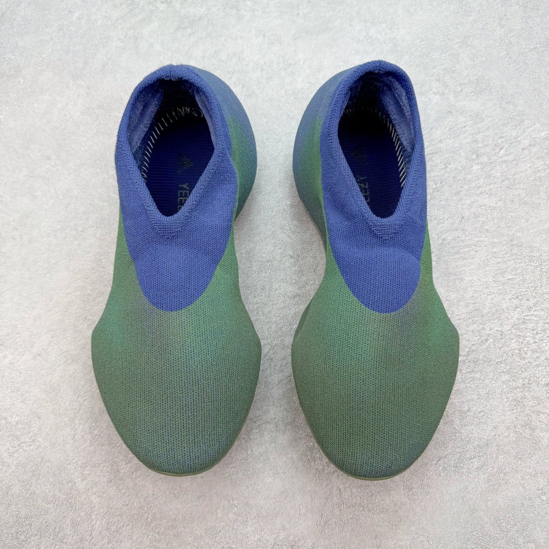 图片[2]-＃纯原 Yeezy Knit Runer\\\”Sulfur\\\”功夫跑步者系列低帮袜套式轻便针织透气休闲运动慢跑鞋 FZ5907 由 Kanye West 在去年 8 月首次公布的 YEEZY KNIT RUNNER 于今日以「Sulfur」配色首次亮相。此款鞋型最初被称为 Turreliens 或 TRRL RNR，与广受欢迎的 YEEZY FOAM RUNNER 相似，再次展现了 Kanye 对无鞋带鞋履的愿景，并将整体材质替换为纺织结构，外观如袜子一般。相比较 Kanye 早期分享的原型，该鞋的零售版本将在外侧提供尺码信息。另外，零售版采用人字形橡胶外底，此前在非官方图片中从未出现过。延续了FOAM RUNNER的独特外型，不过材质更改为类似布面的编织面料，因此线条更加圆滑，侧边中底部分疑似有不知名的开口，整体不论是穿着感或是设计发想都令人匪夷所思，是款让鞋迷们既期待又怕受伤害的神秘鞋履。尺码：36 36.5 37 38 38.5 39 40 40.5 41 42 42.5 43 44 44.5 45 46.5 47 48-选品中心